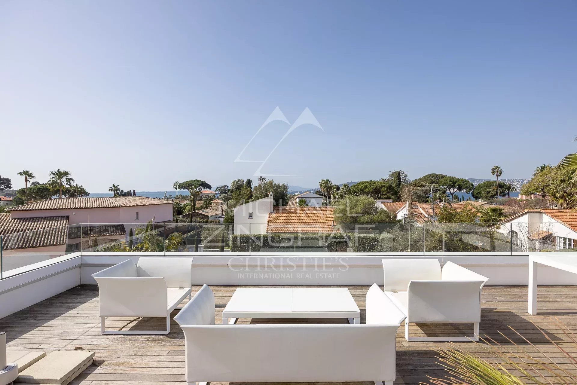 Exclusivité Cap d’Antibes - Versant Ouest - Villa contemporaine d’exception à proximité immédiate des plages