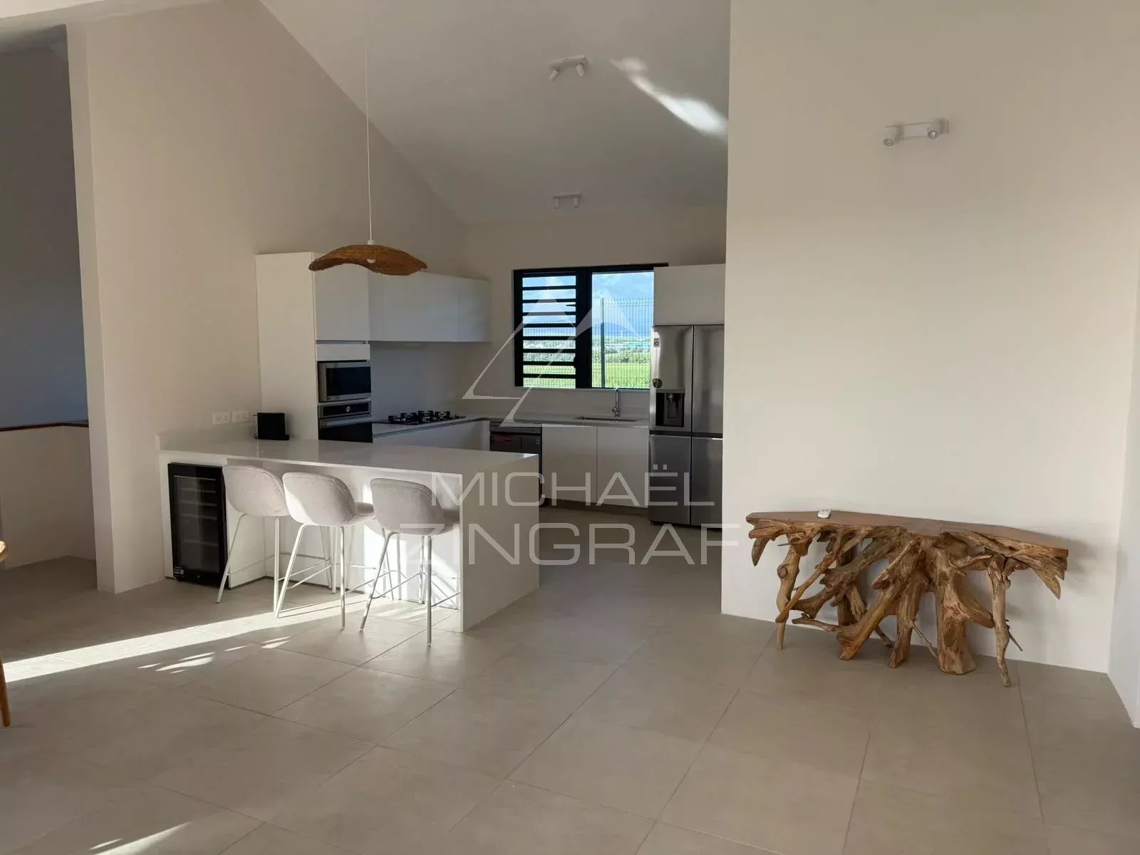 Neue möblierte Villa mit freiem Blick in Belle Vue Harel