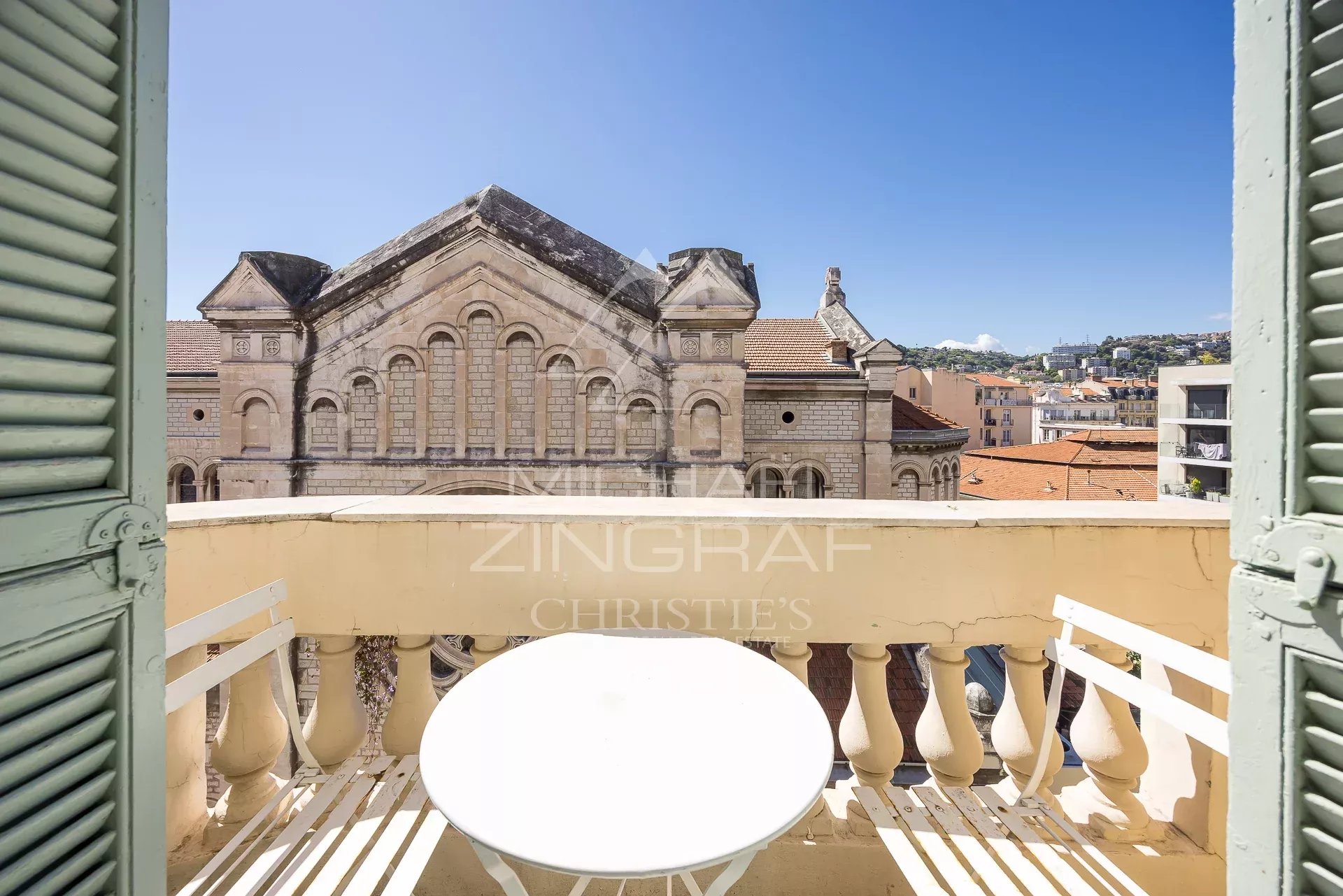 CARRÉ D'OR – 4/5 ROOMS – TOP FLOOR – NICE