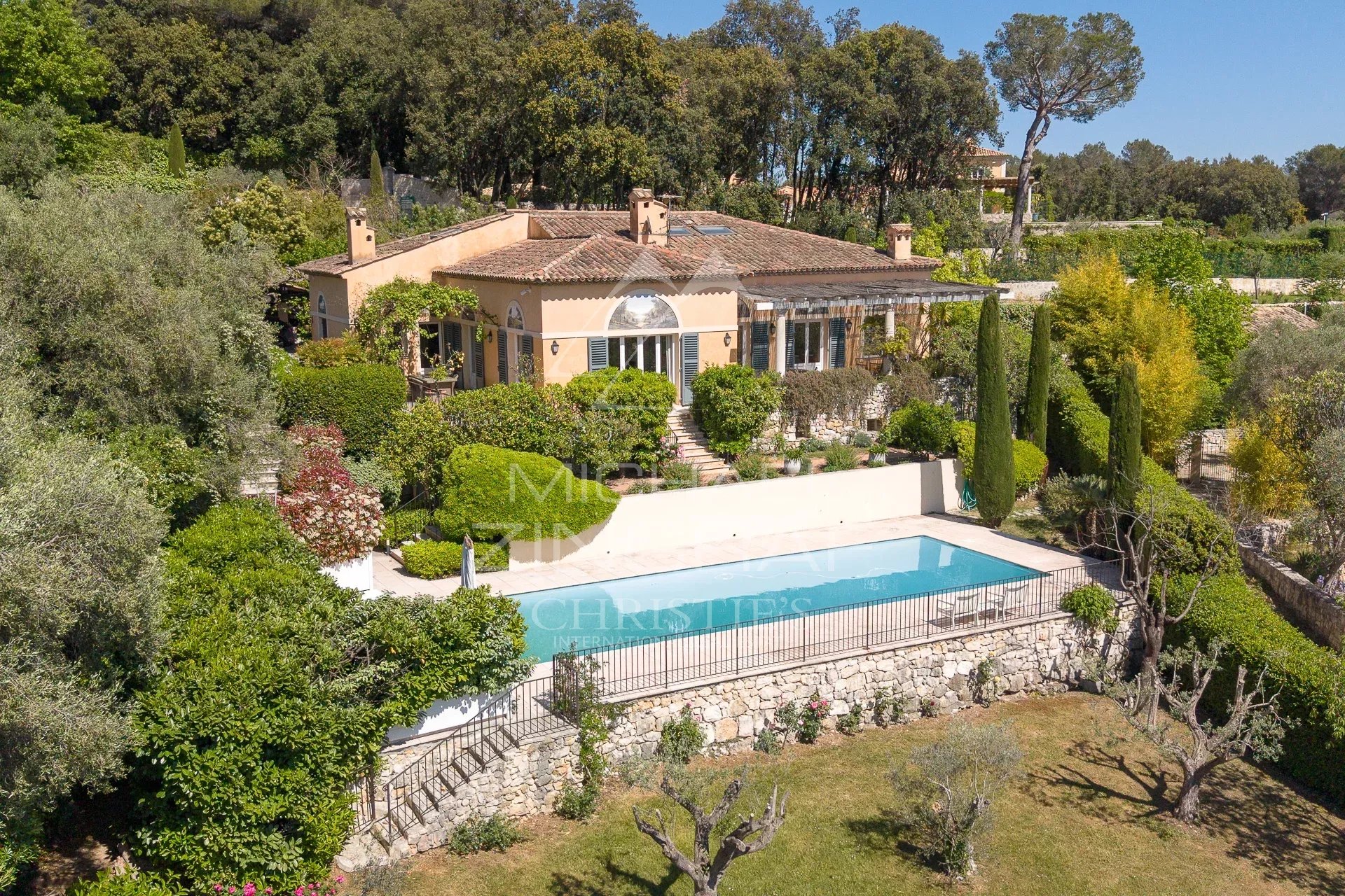 Élégante villa avec vue panoramique et calme absolu proche de Saint-Paul-de-Vence