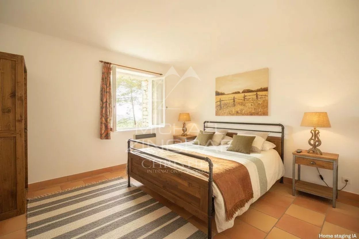 Steinhaus mit Pool und außergewöhnlicher Aussicht