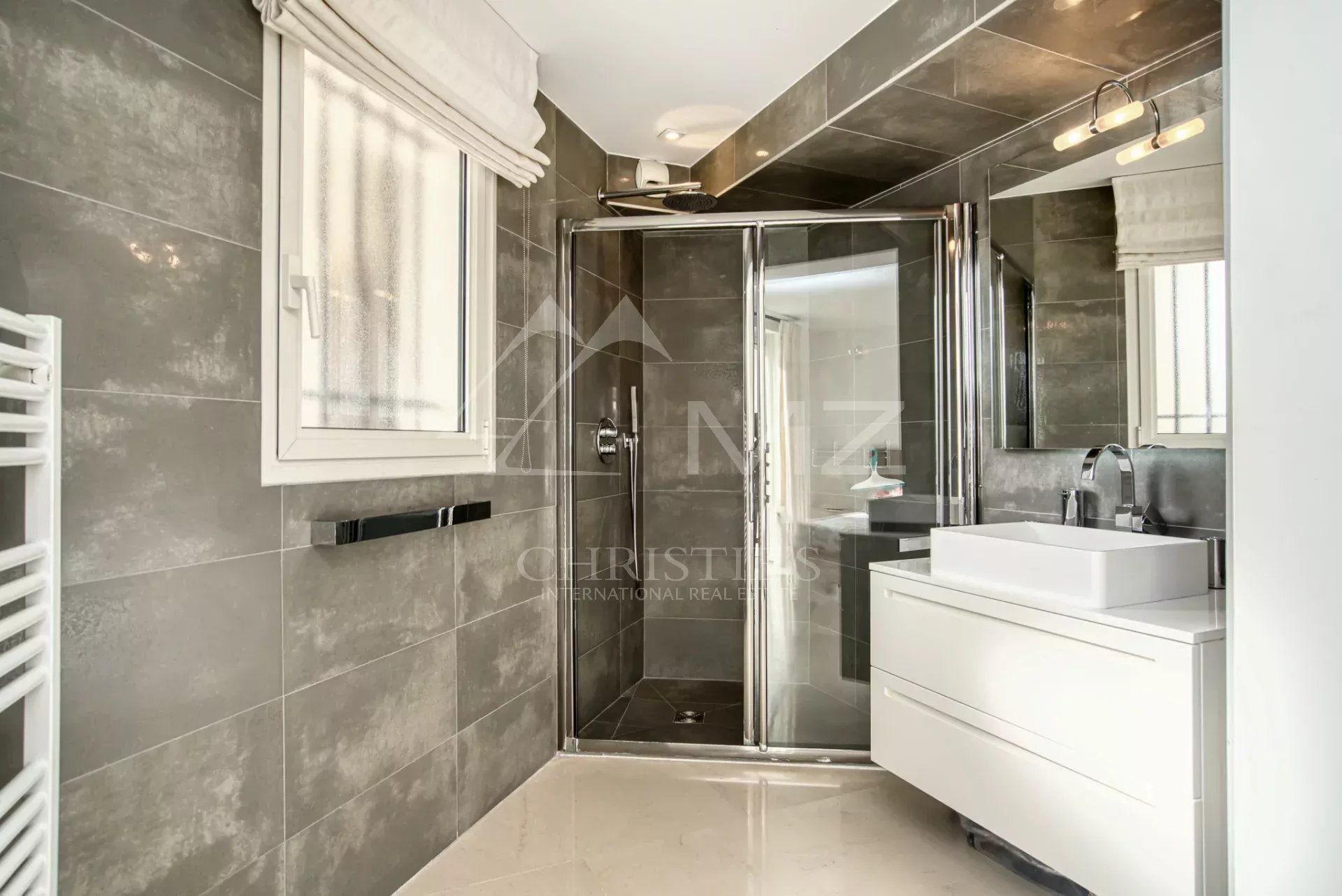 Propriété de standing vue mer proche plage