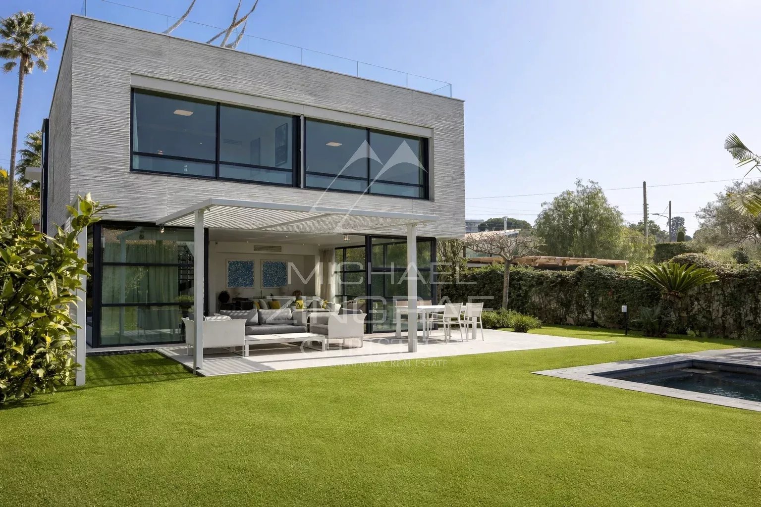 Exclusivité Cap d’Antibes - Versant Ouest - Villa contemporaine d’exception à proximité immédiate des plages