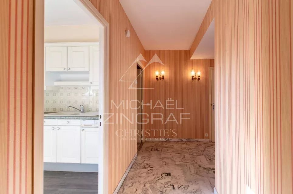 Apartment in need of refurbishment - 3 rooms - 104 m² - Town centre near the sea