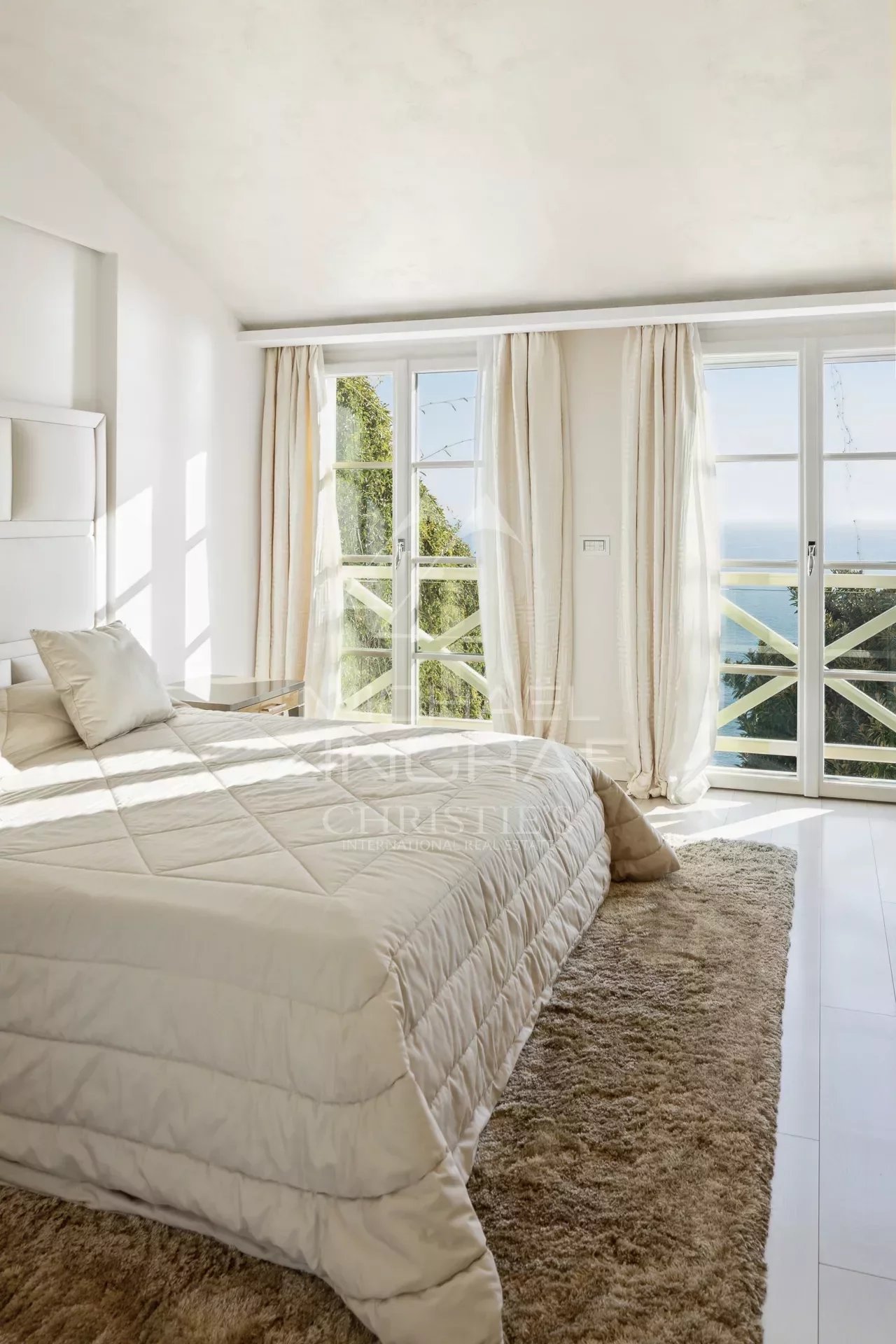 Luxurious villa at the gates of Monaco