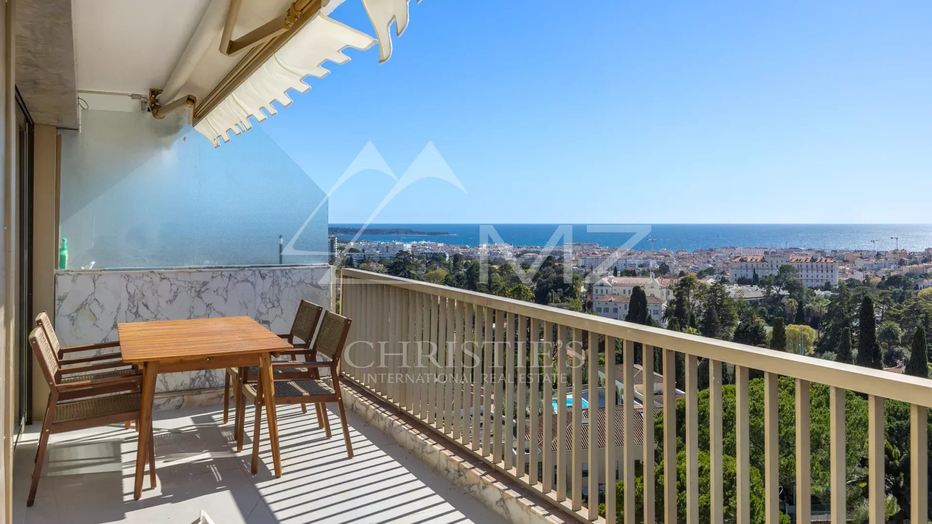 Cannes Oxford, Magnifique vue mer et Estérel