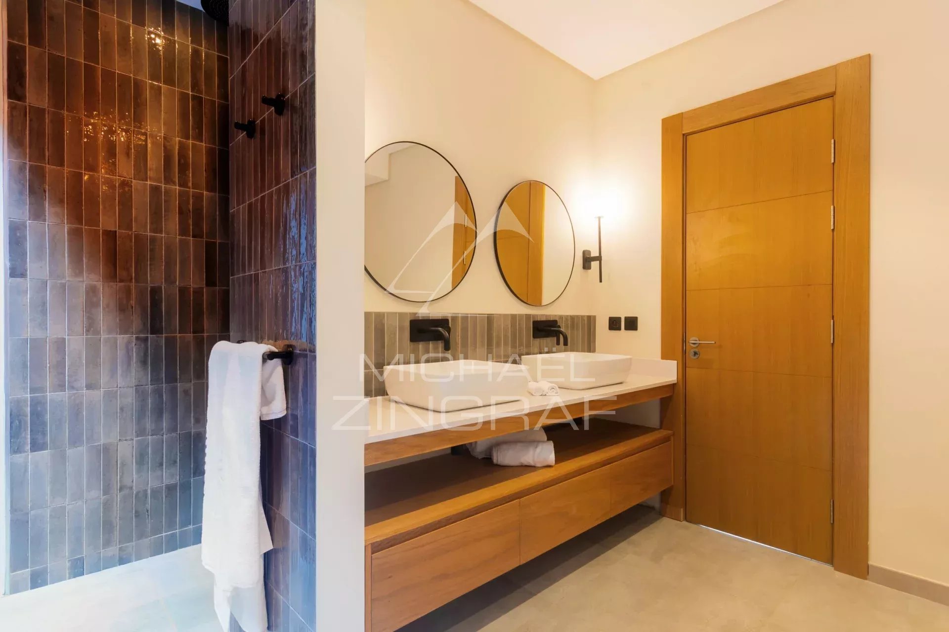 Puppen 5 -Bedroom Villa - Black Riviere