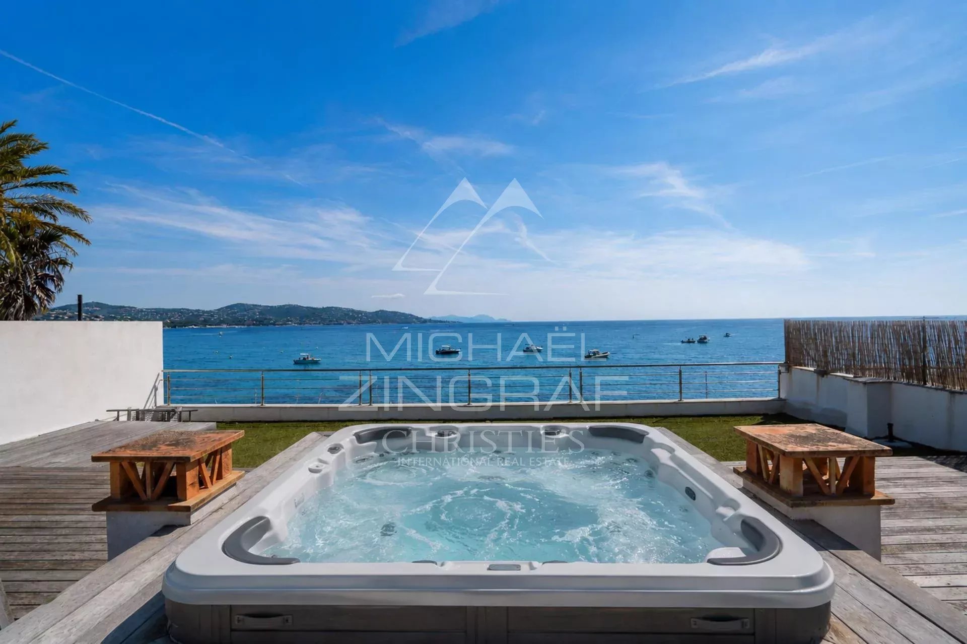 Villa pieds dans l'eau à Sainte-Maxime