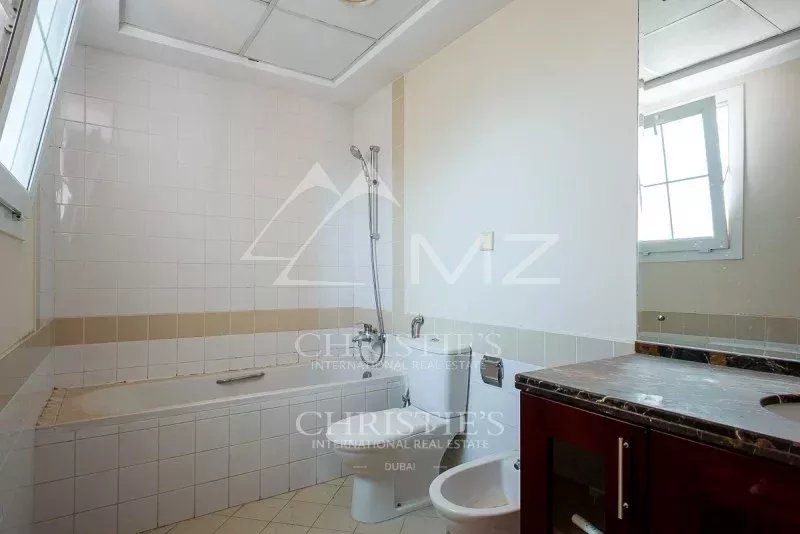 Quiet location | Vacant | 3 bedroom plus Study