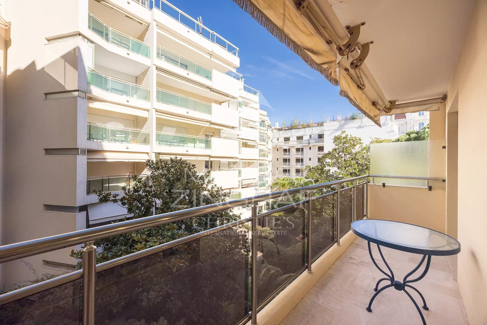 CANNES – ZENTRUM – WOHNUNG MIT MEERBLICK