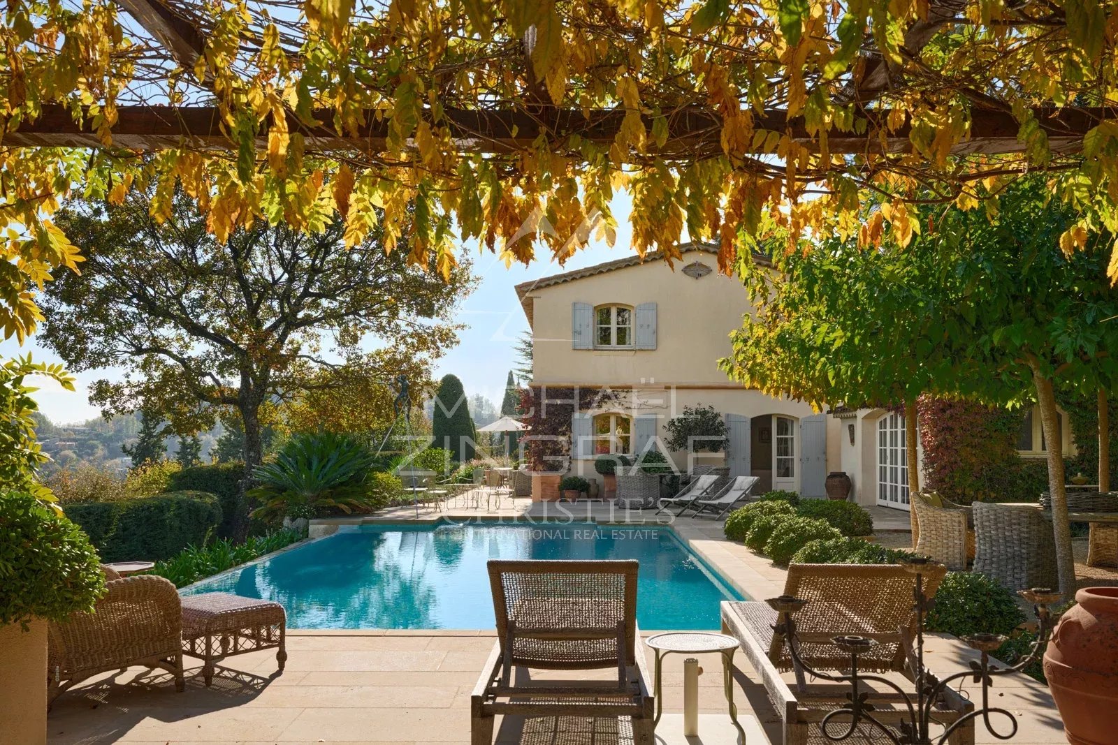 Villa with panoramic view and beautiful landscaped garden