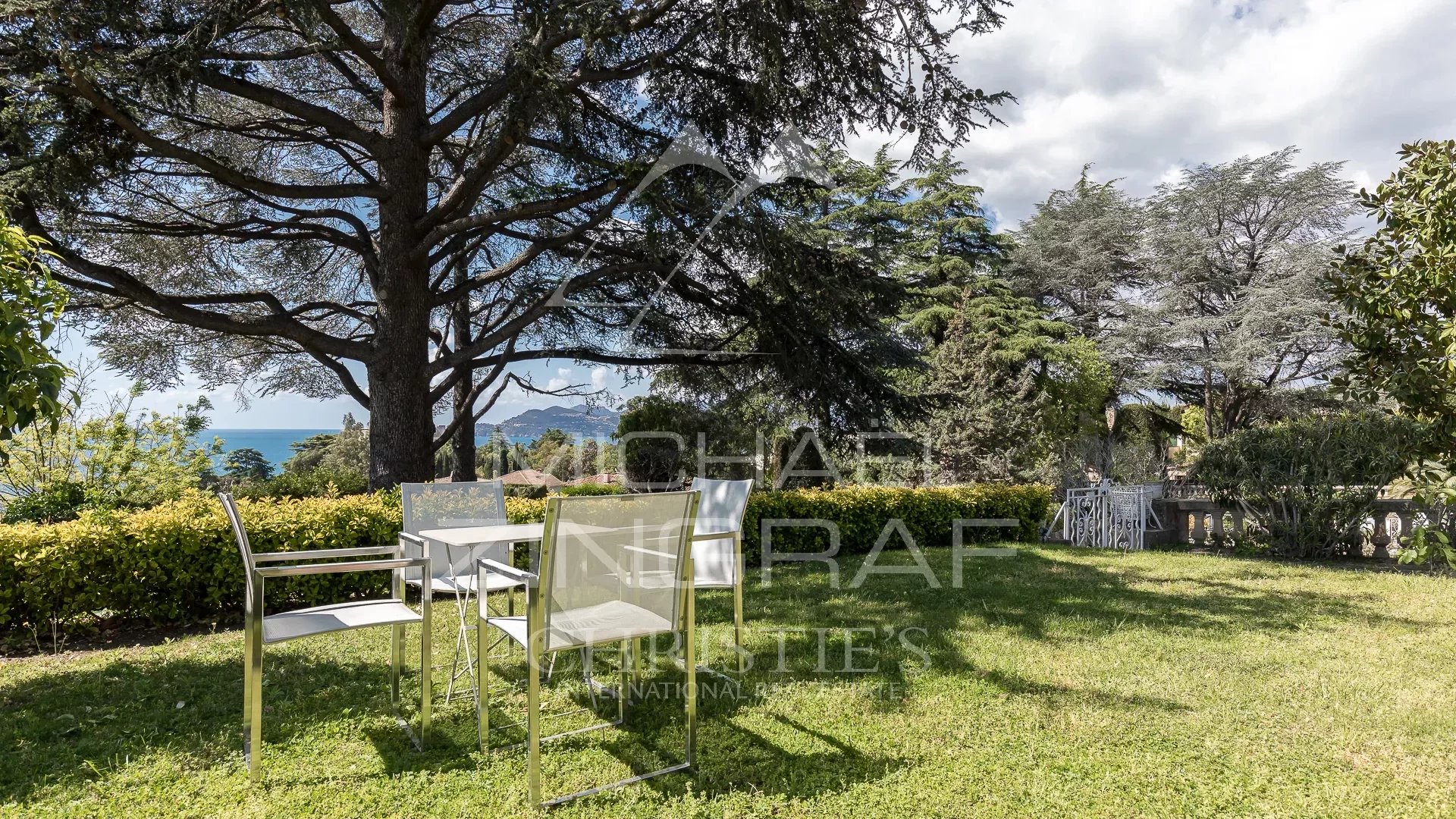 ELEGANT VILLA WITH BEAUTIFUL GARDEN AND PANORAMIC VIEW