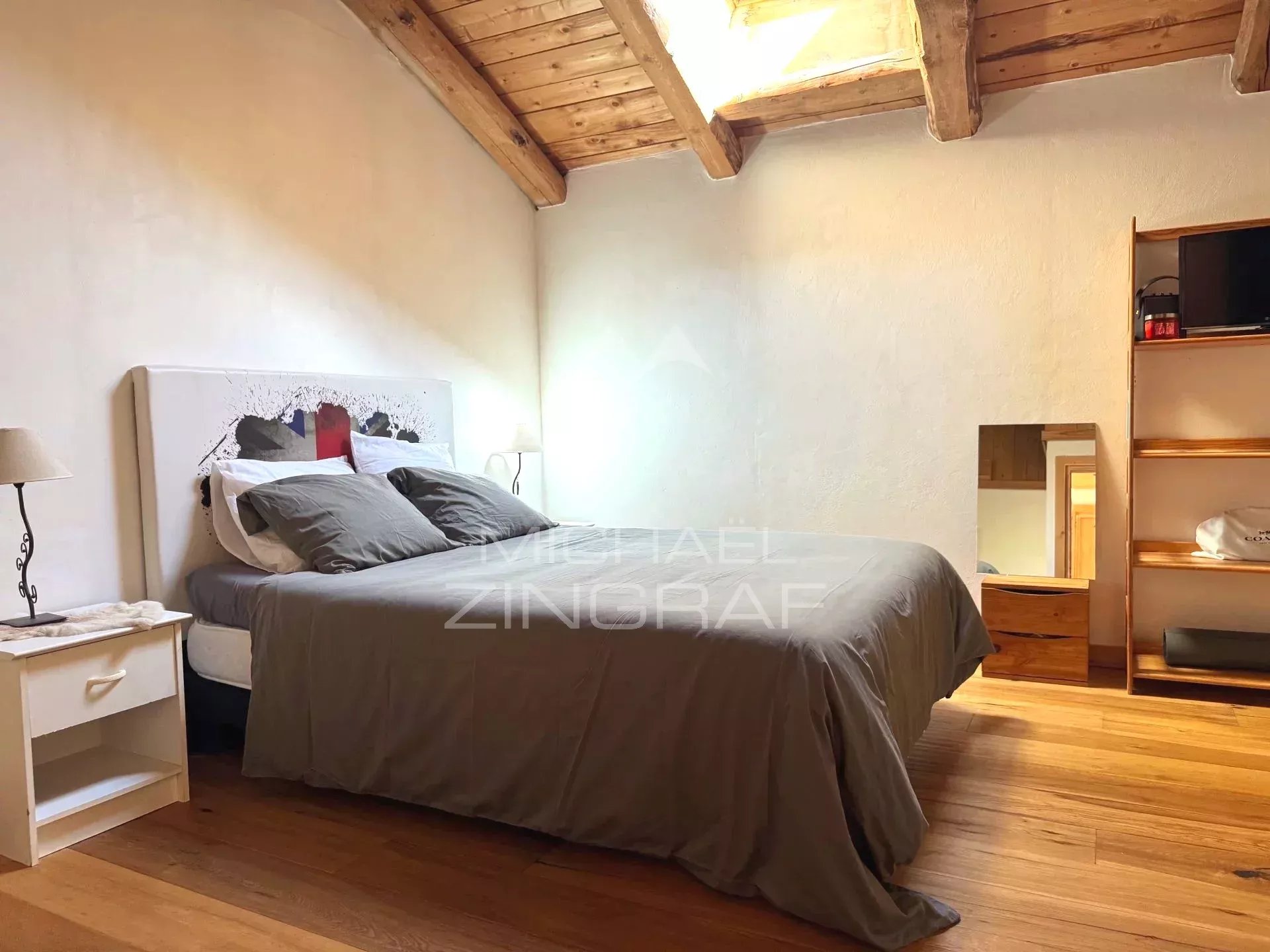 Chalet Flumet „Coup de coeur” – Holz und großzügige Räume – Ruhig gelegen mit schöner Aussicht – Dorf zu Fuß erreichbar