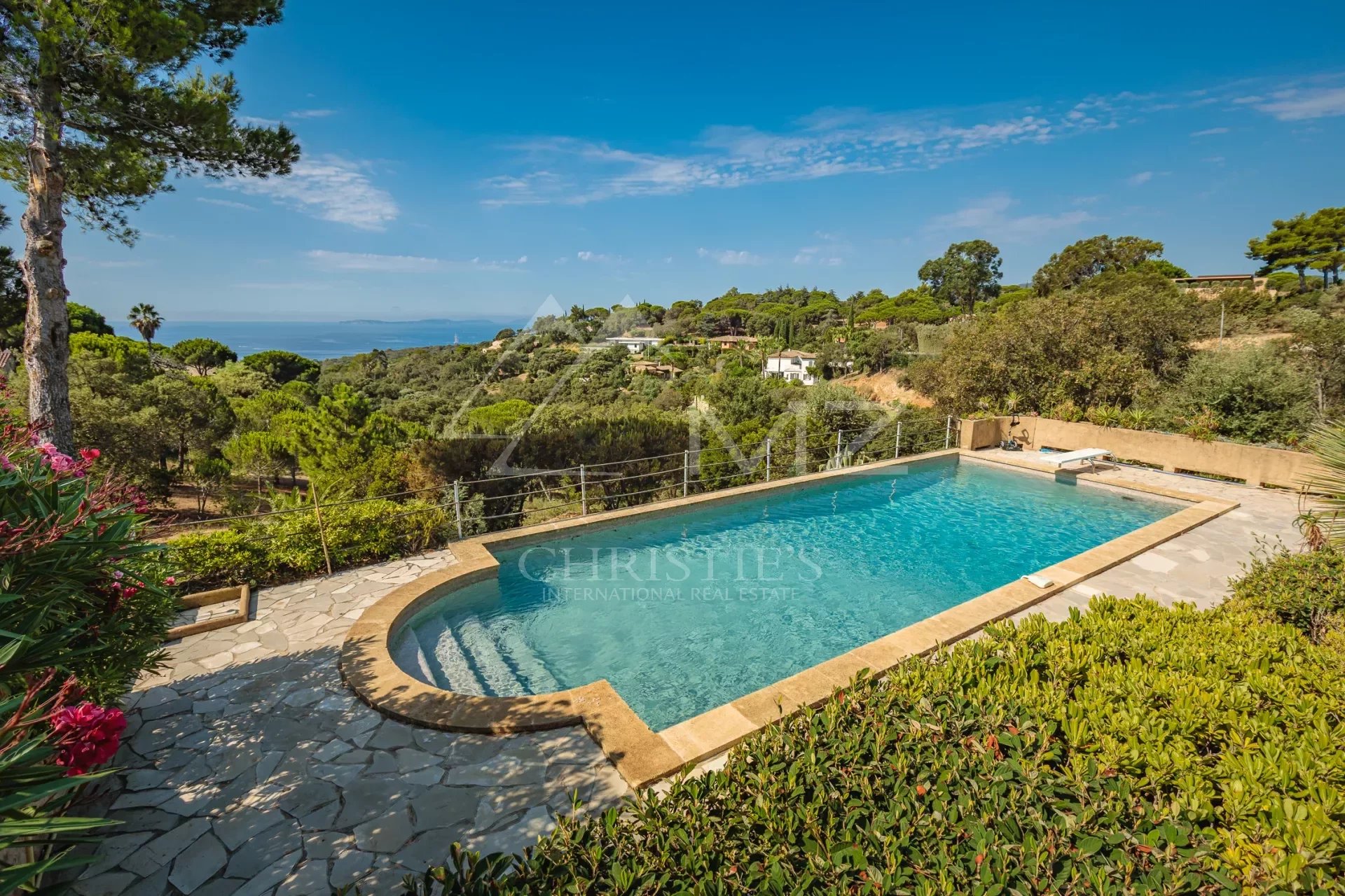 GIGARO Sublime Provencal Villa with wonderful sea view