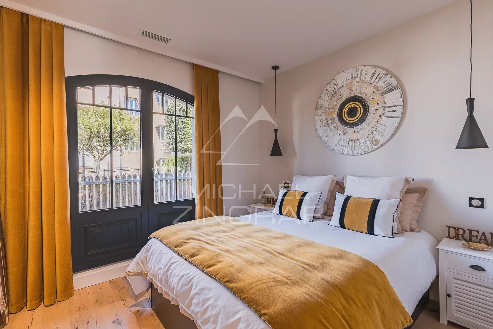 Grande maison contemporaine dans quartier calme