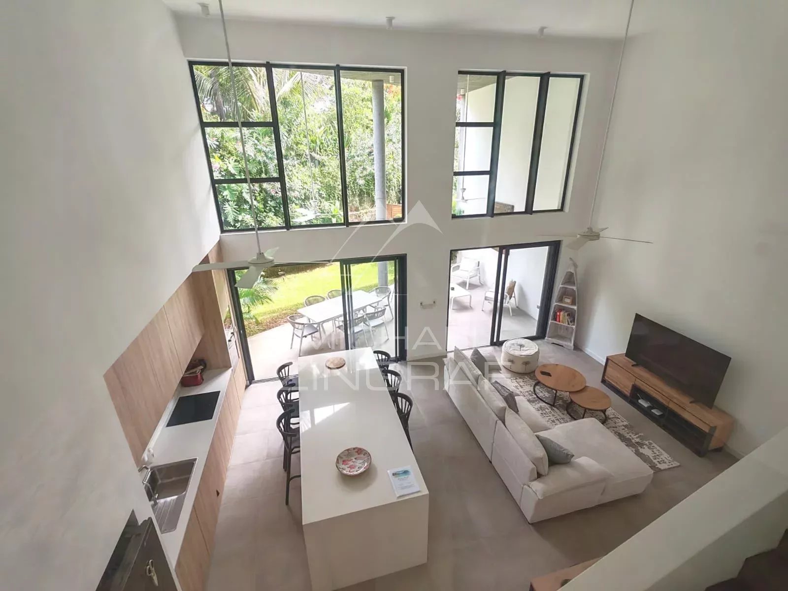 3-Bedroom En Suite Duplex in Pointe aux Canonniers