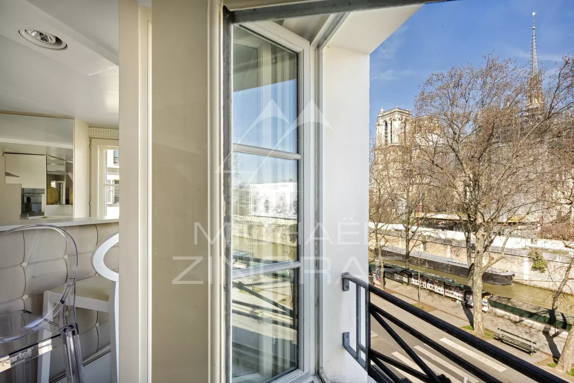 For sale - 2 bedroom apartment - Notre-Dame view