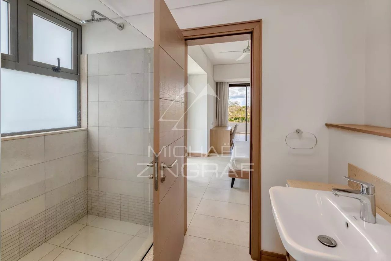 Penthouse with Golf View – Mont Choisy