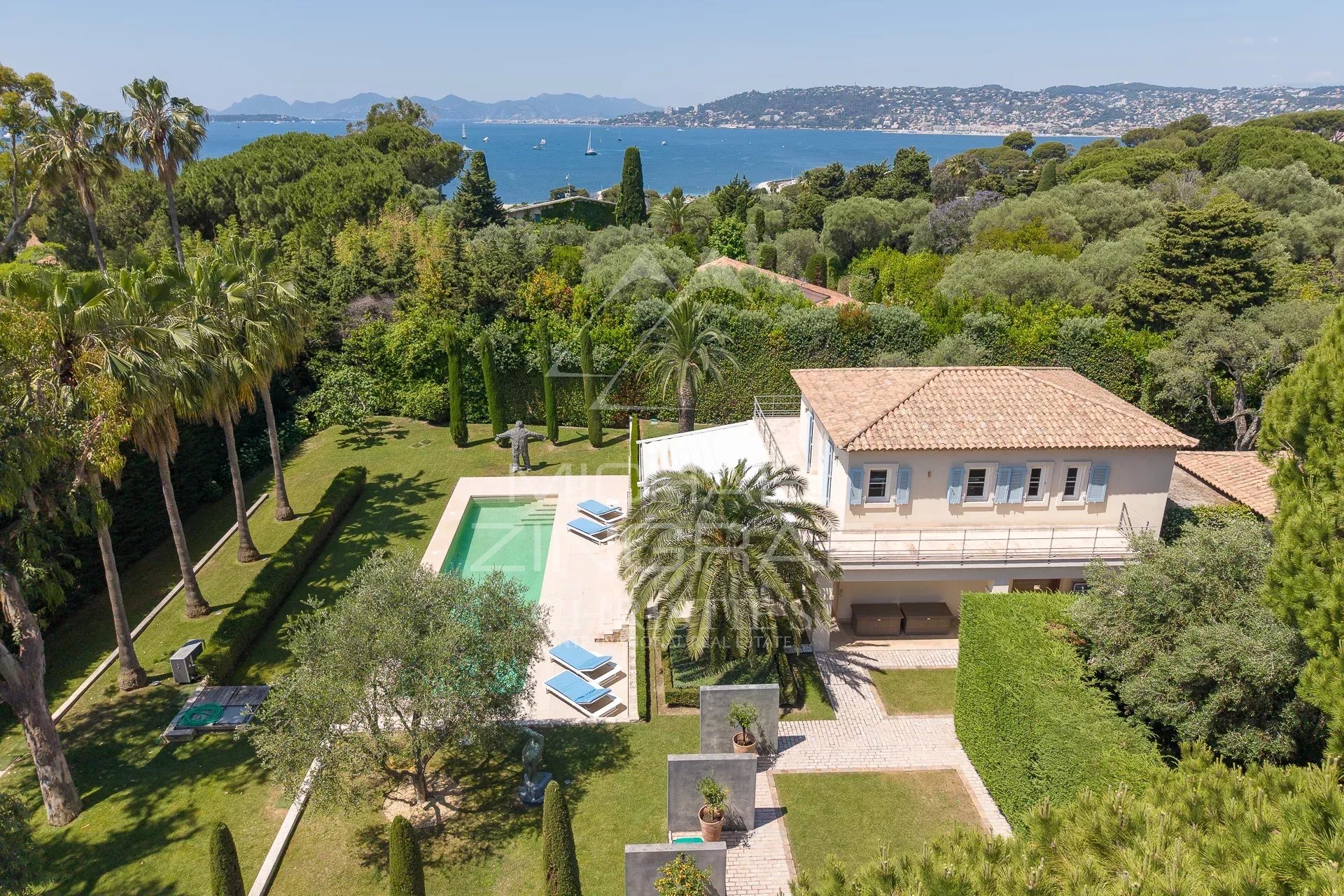Cap d’Antibes - Propriété au charme provençal versant ouest
