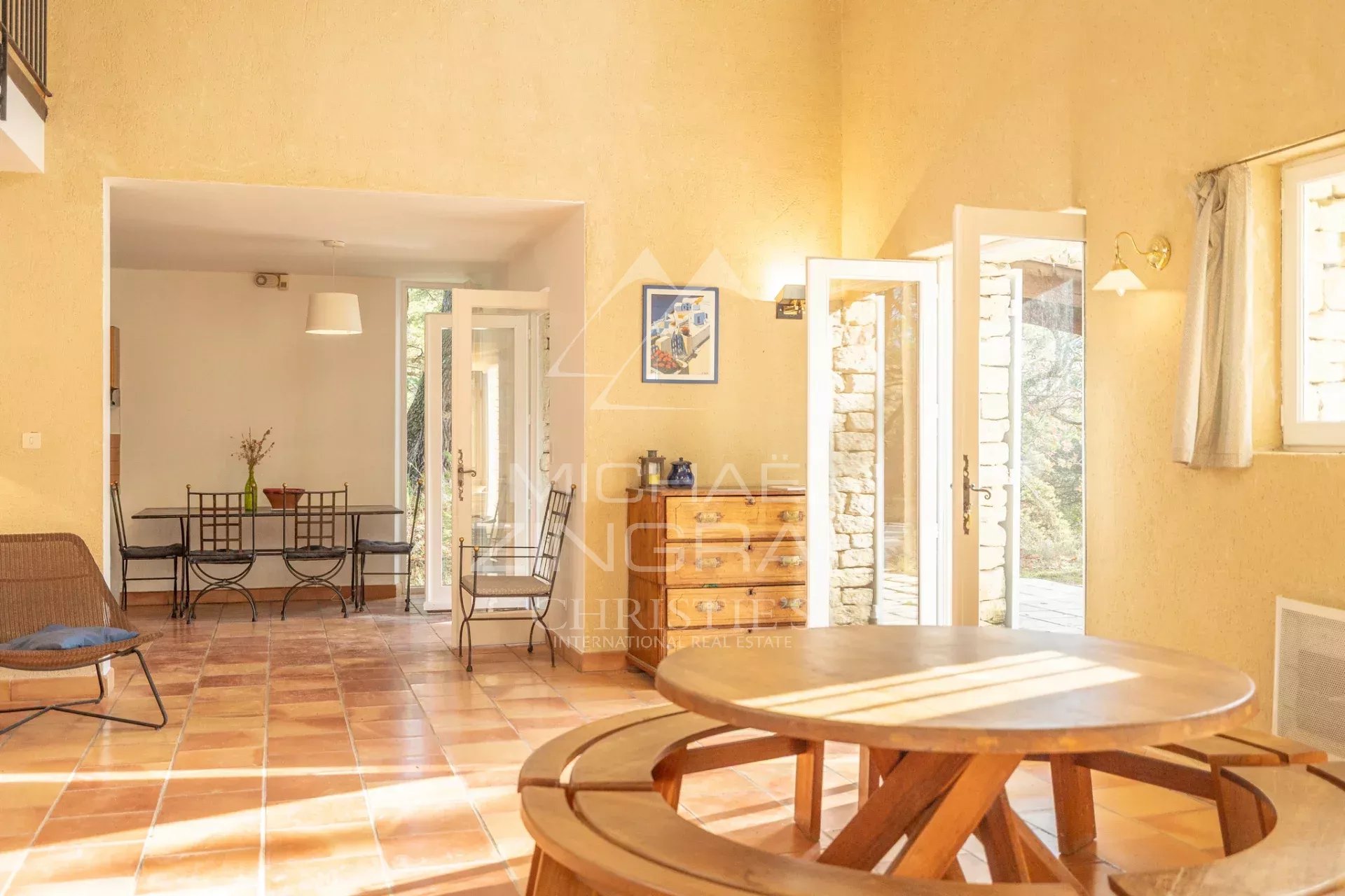 Steinhaus mit Pool und außergewöhnlicher Aussicht