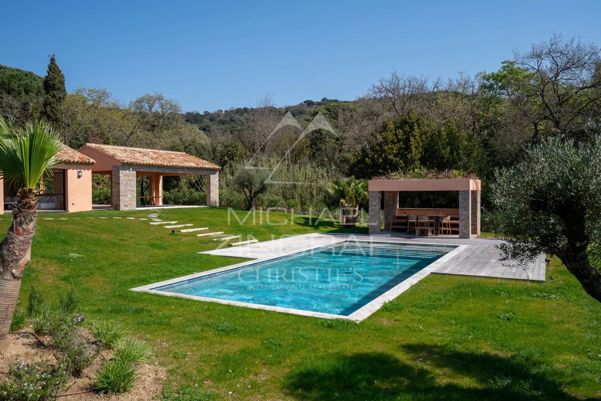 Superbe propriété offrant une vue panoramique sur Ramatuelle