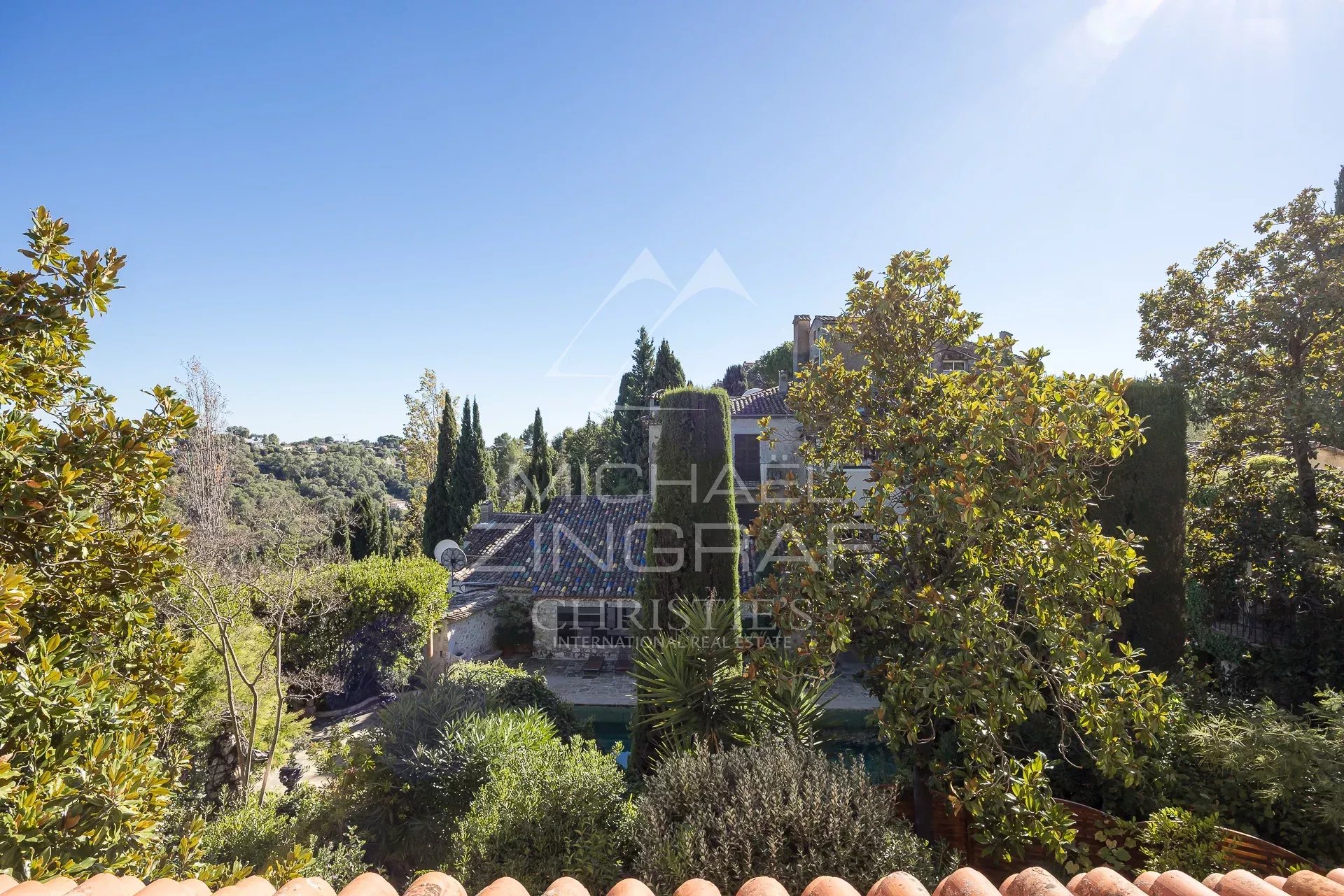 Saint-Paul-de-Vence: Exceptional Apartment in the Heart of the Village