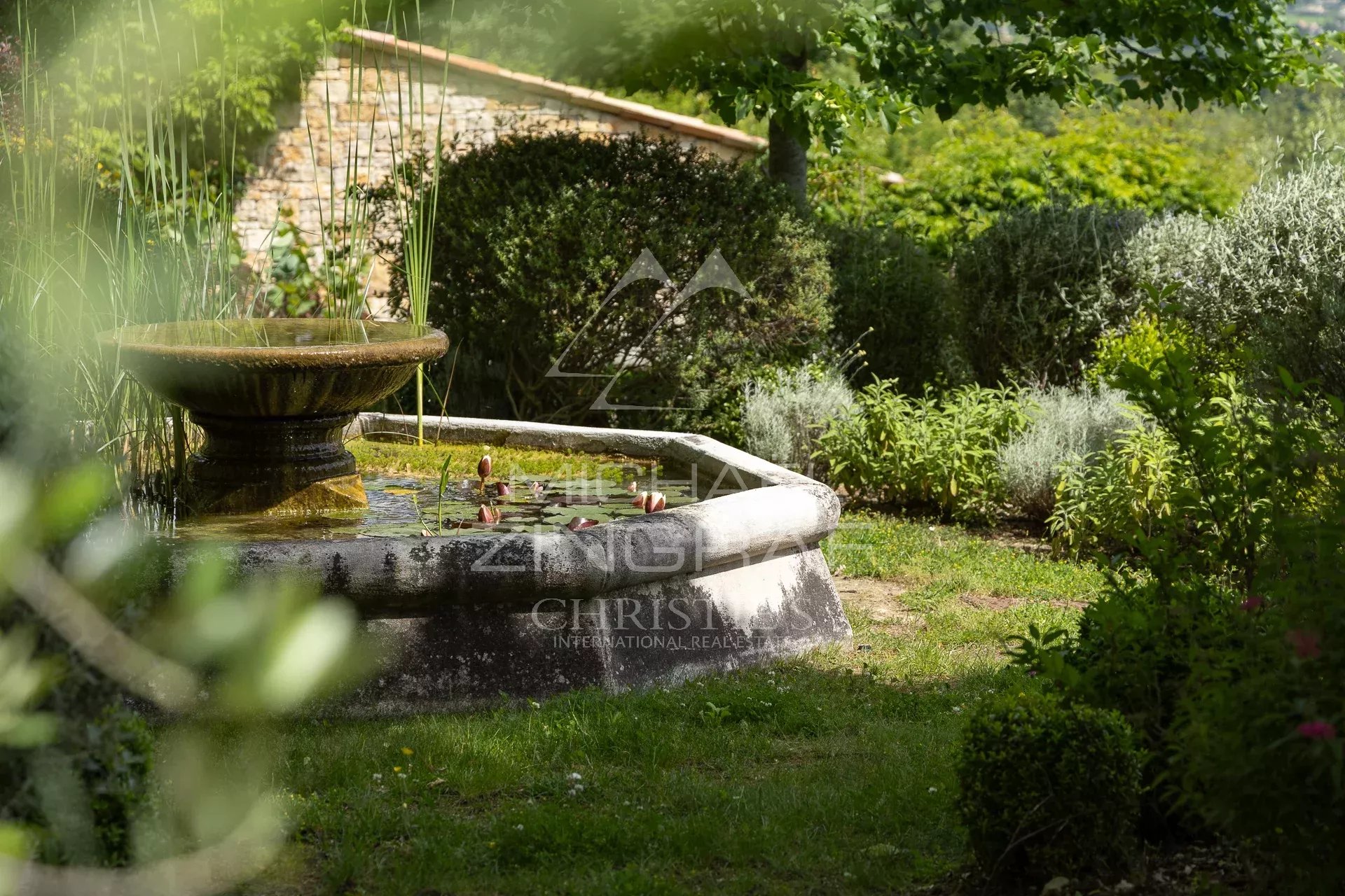 Propriété d’Exception en Provence avec Vue Panoramique sur les Villages Perchés