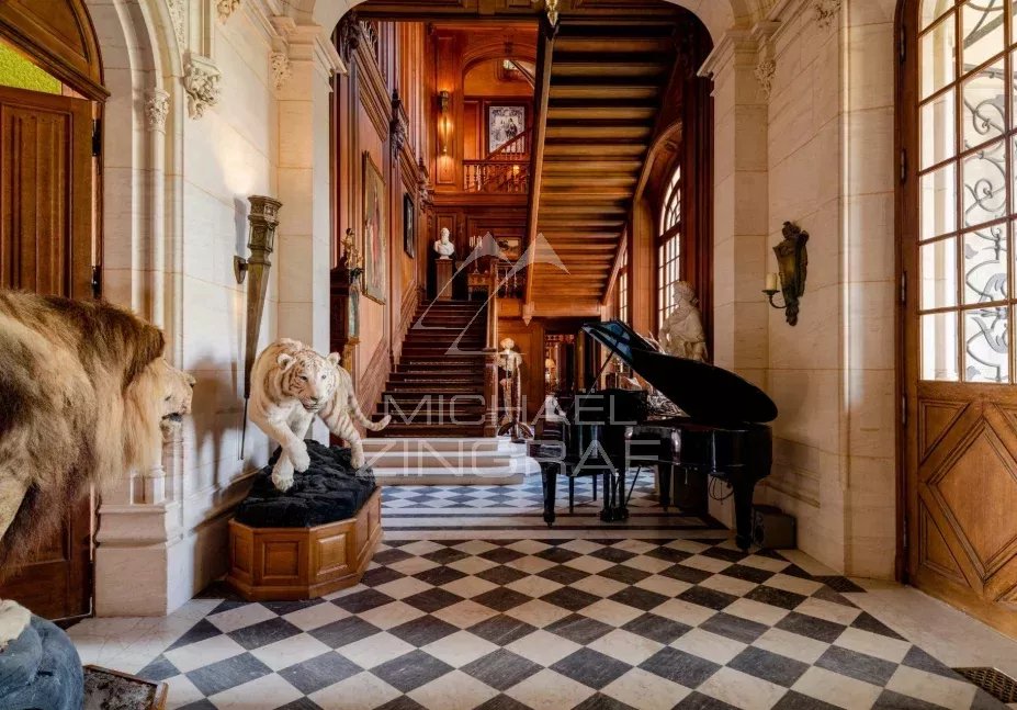 A vendre - Chateau 19ème - Parfait état - 52 hectares