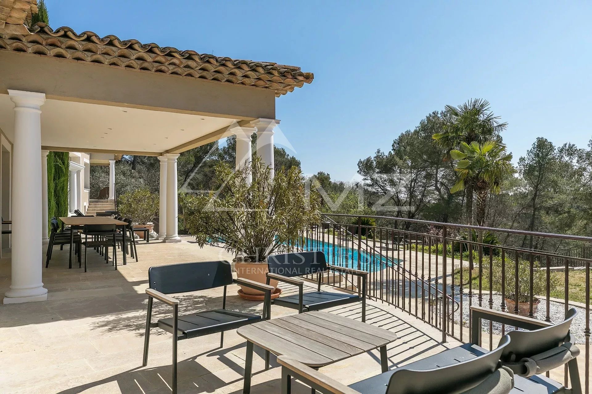 Außergewöhnliches Anwesen in absoluter Ruhe – Herrlicher Ausblick – Hochwertige Ausstattung