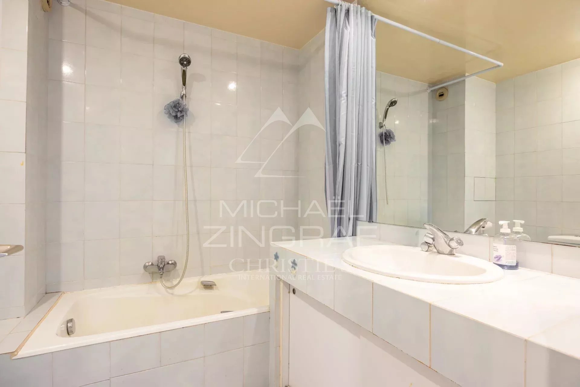 Cannes et Golfe-Juan – Vue mer imprenable et accès direct à la mer