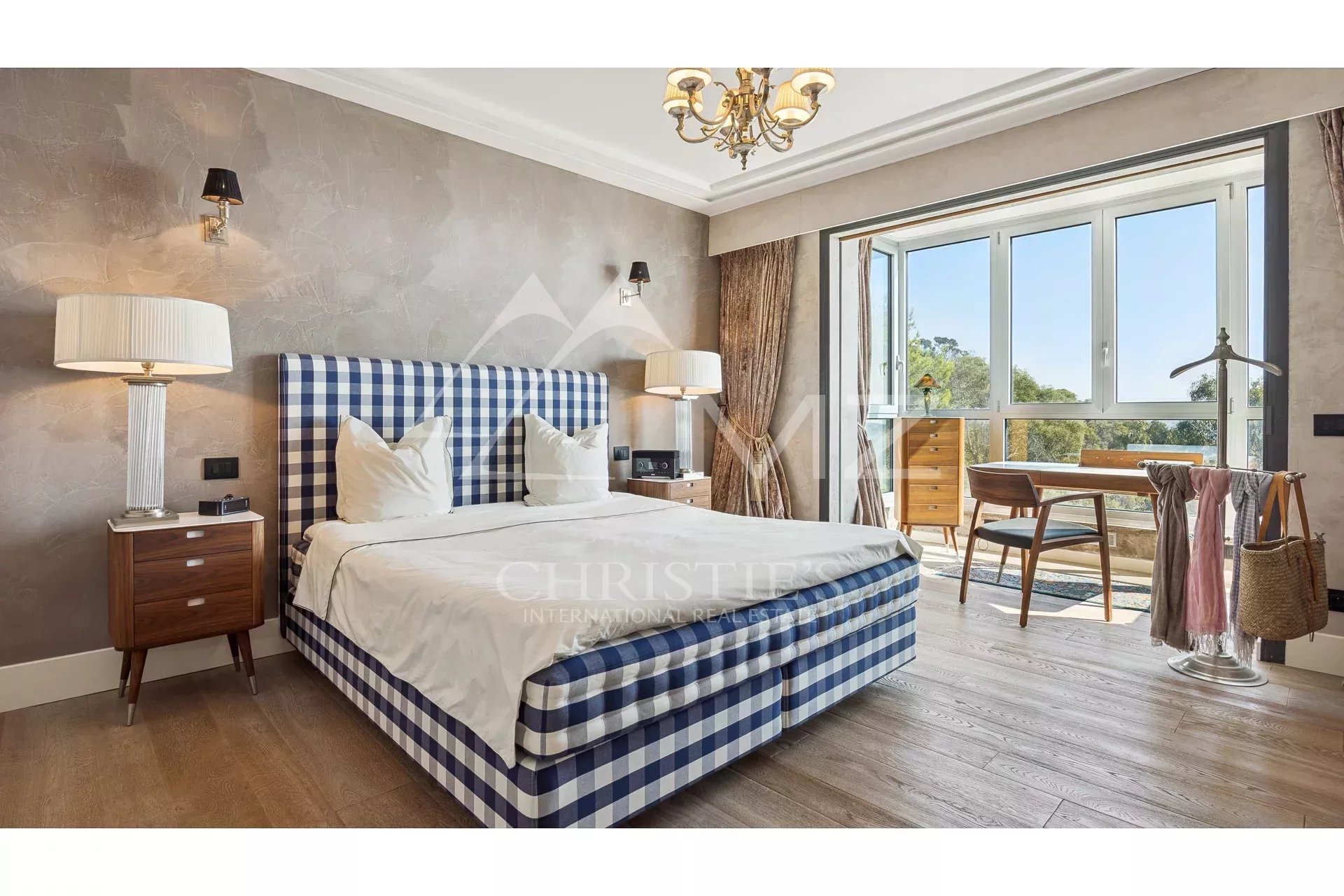 Hervorragende Eckwohnung mit atemberaubendem Meerblick