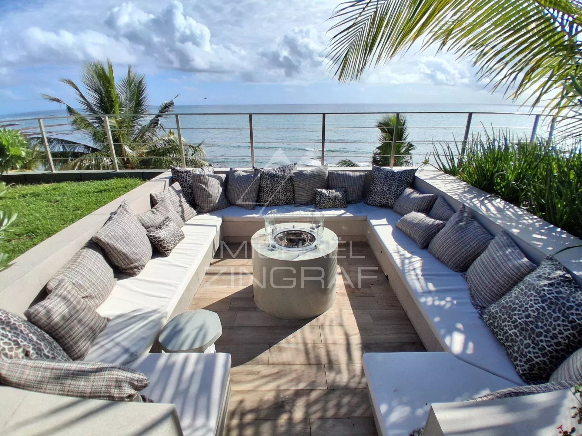 Außergewöhnliches Penthouse direkt am Wasser in Pointe aux Canonniers
