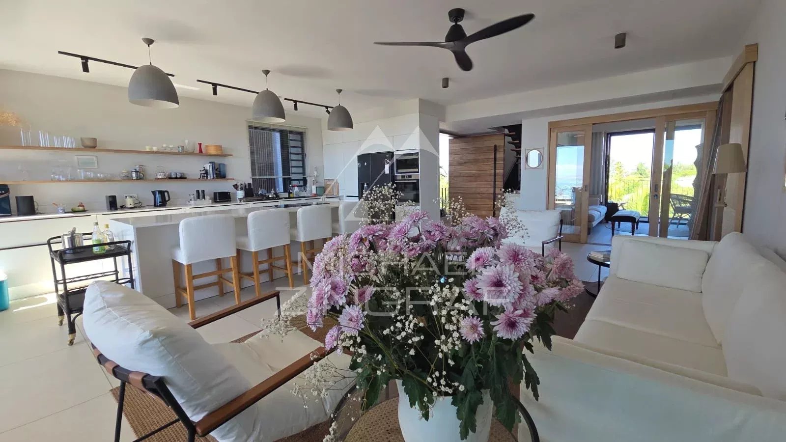 Luxury Penthouse with Sea Views – Pointe aux Canonniers