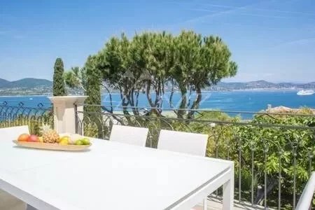 Nahe Saint-Tropez - Charmante provenzalische Villa mit Meerblick