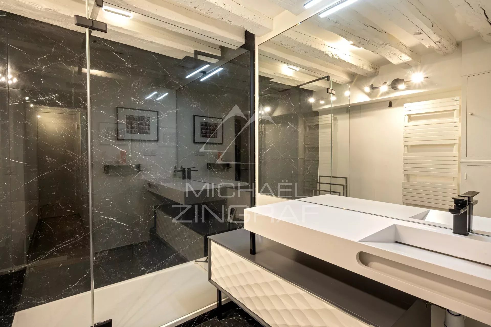 A vendre - Quai Voltaire - 2 suites - Parfait état - Vue Scène