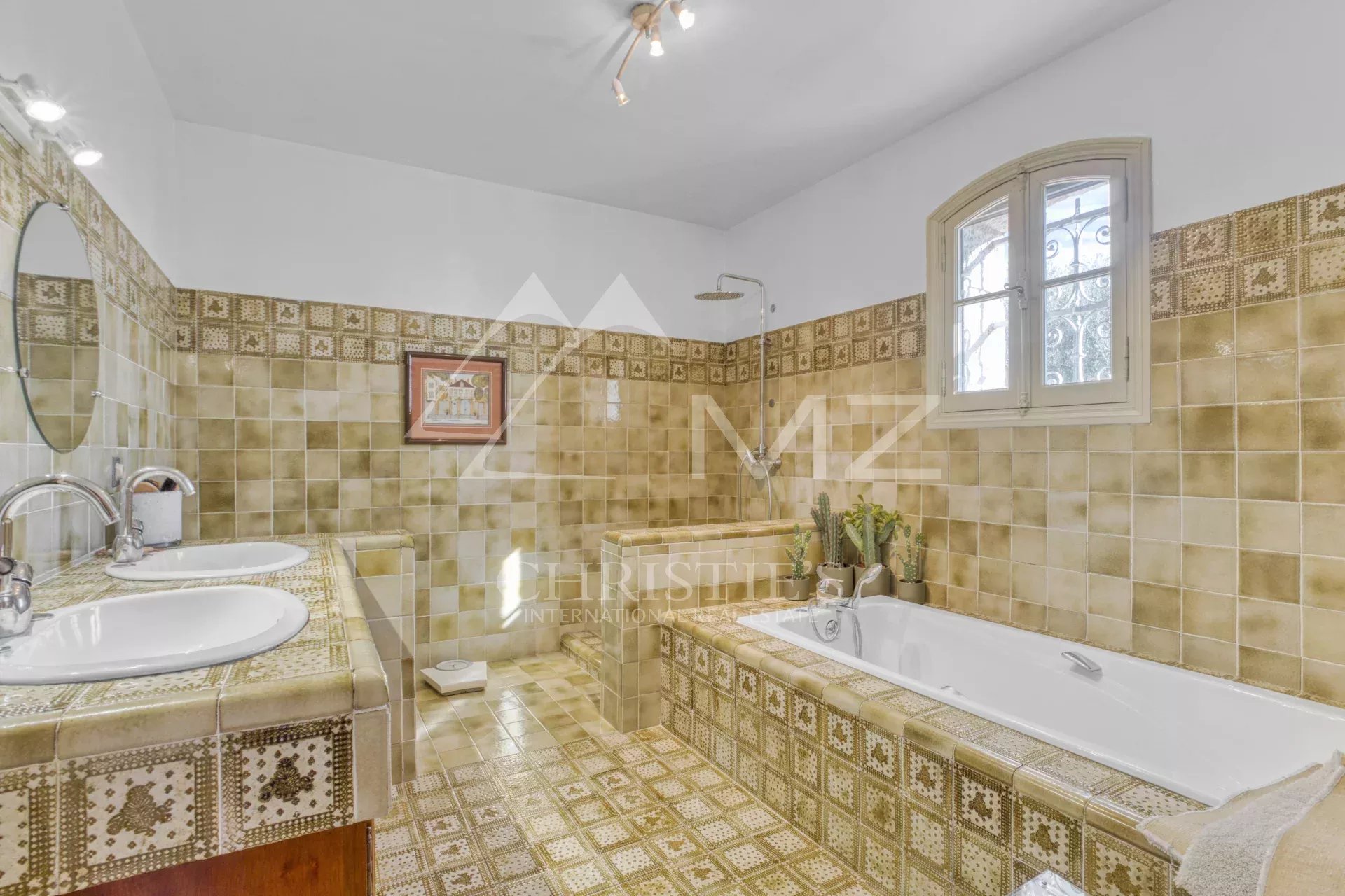 Nizza – Fabron – Wunderschönes, ebenerdiges Anwesen