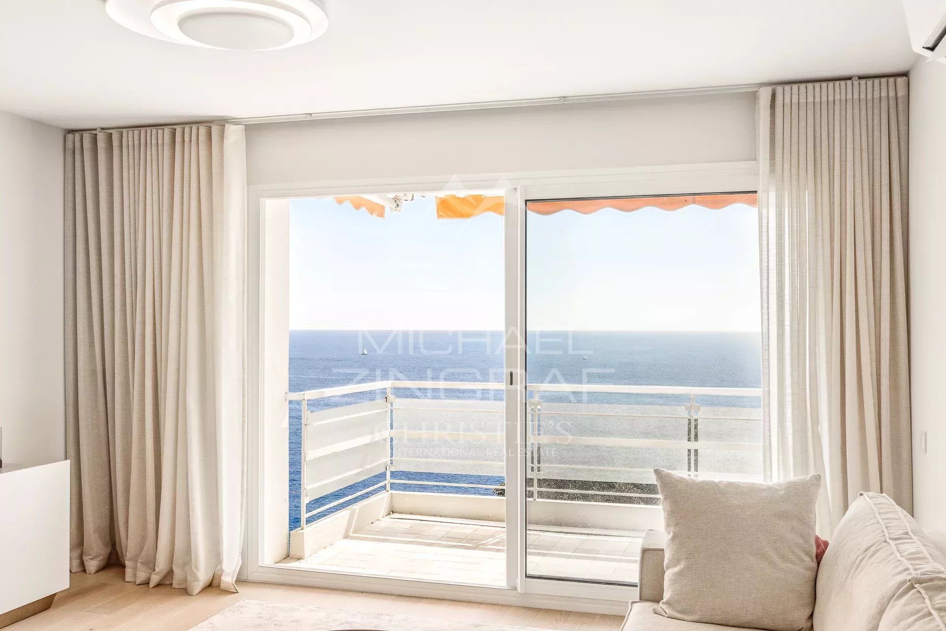 Cap d’Ail – Renovated sea view apartment