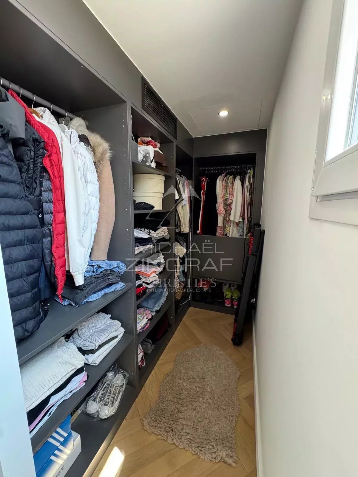 Antibes Vieille Ville – Duplex d’Exception en Dernier Étage