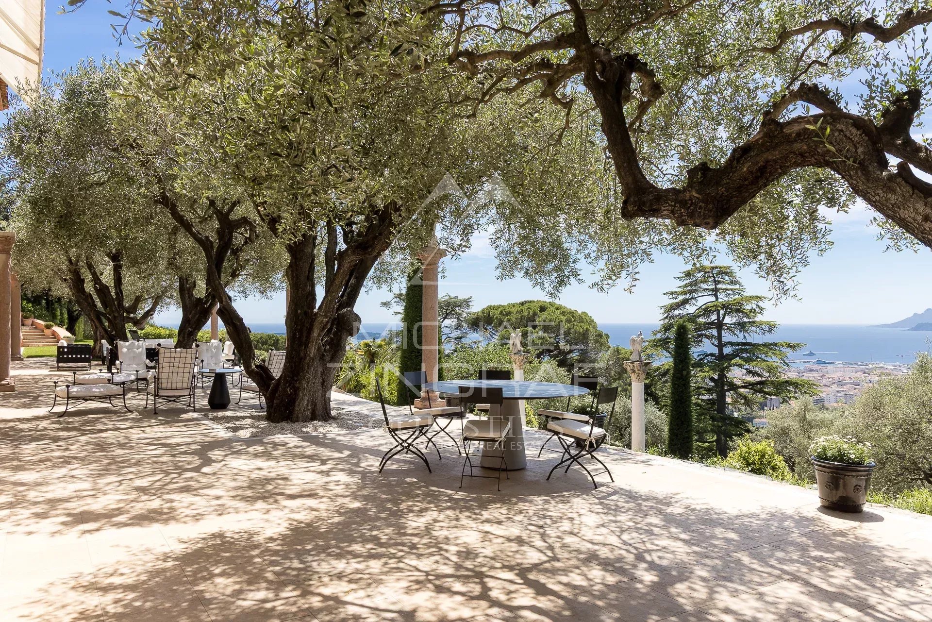 Co - EXCLUSIVITE - Cannes - Californie - Majestueuse maison de Maitres
