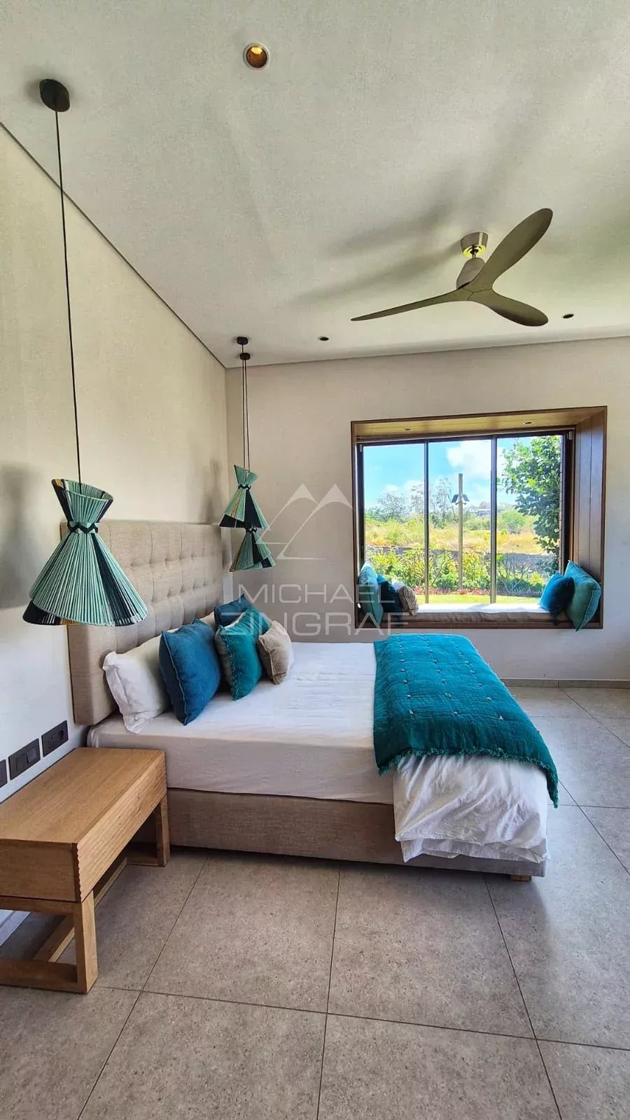 Moderne ebenerdige Villa mit Golfblick in ruhiger Lage