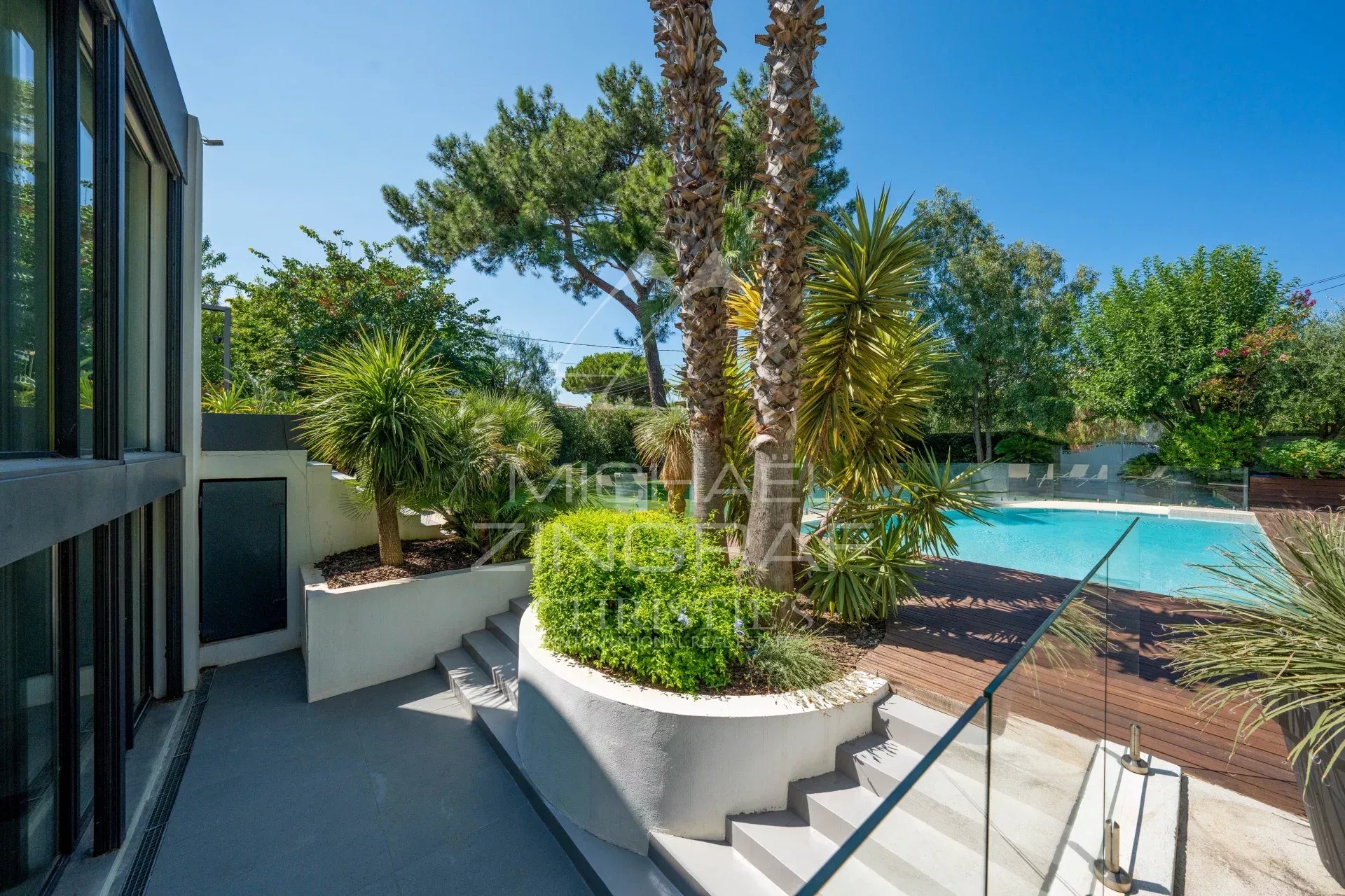 Domaine exclusif - belle villa contemporaine proche de la plage