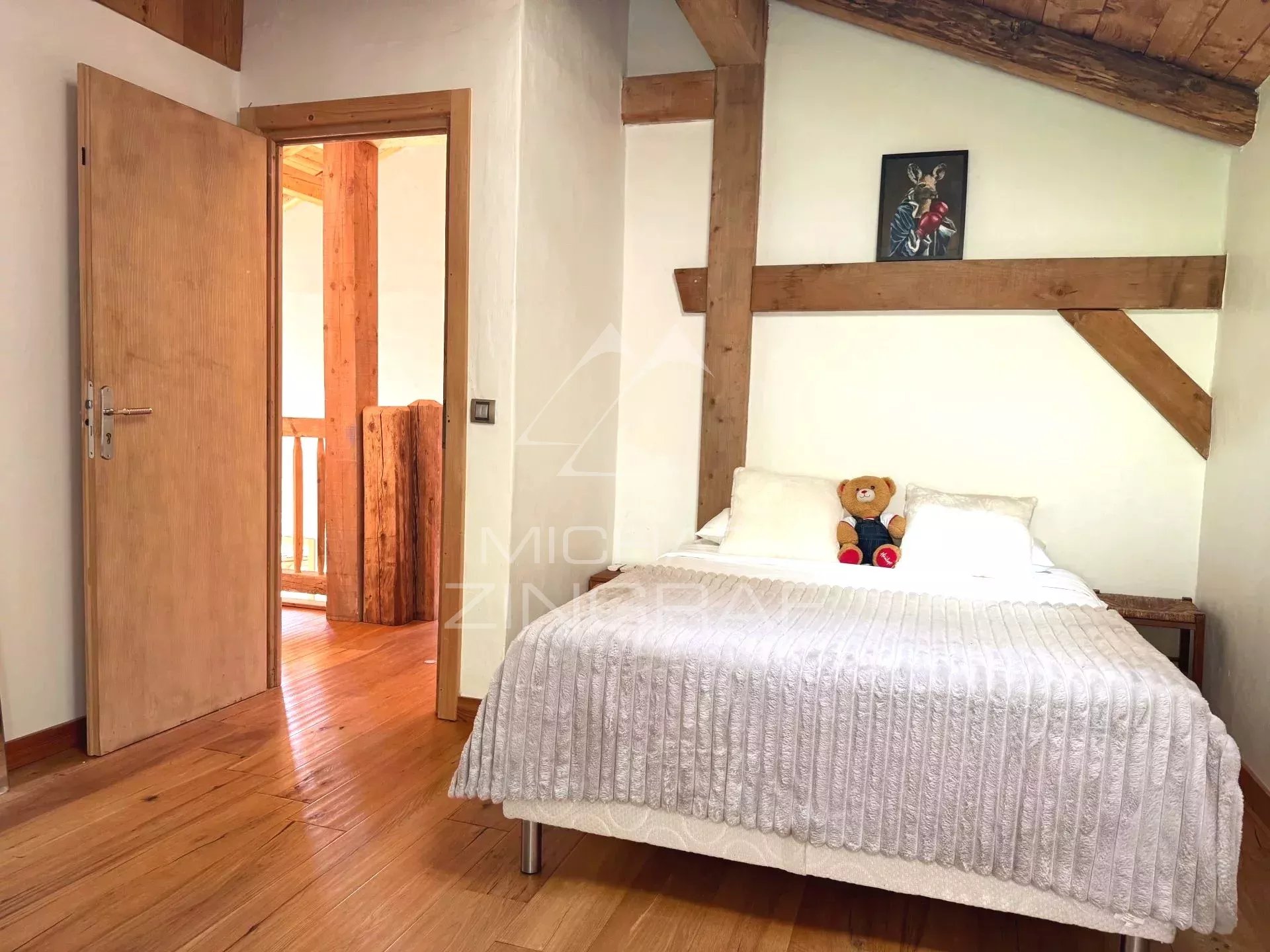 Chalet Flumet „Coup de coeur” – Holz und großzügige Räume – Ruhig gelegen mit schöner Aussicht – Dorf zu Fuß erreichbar