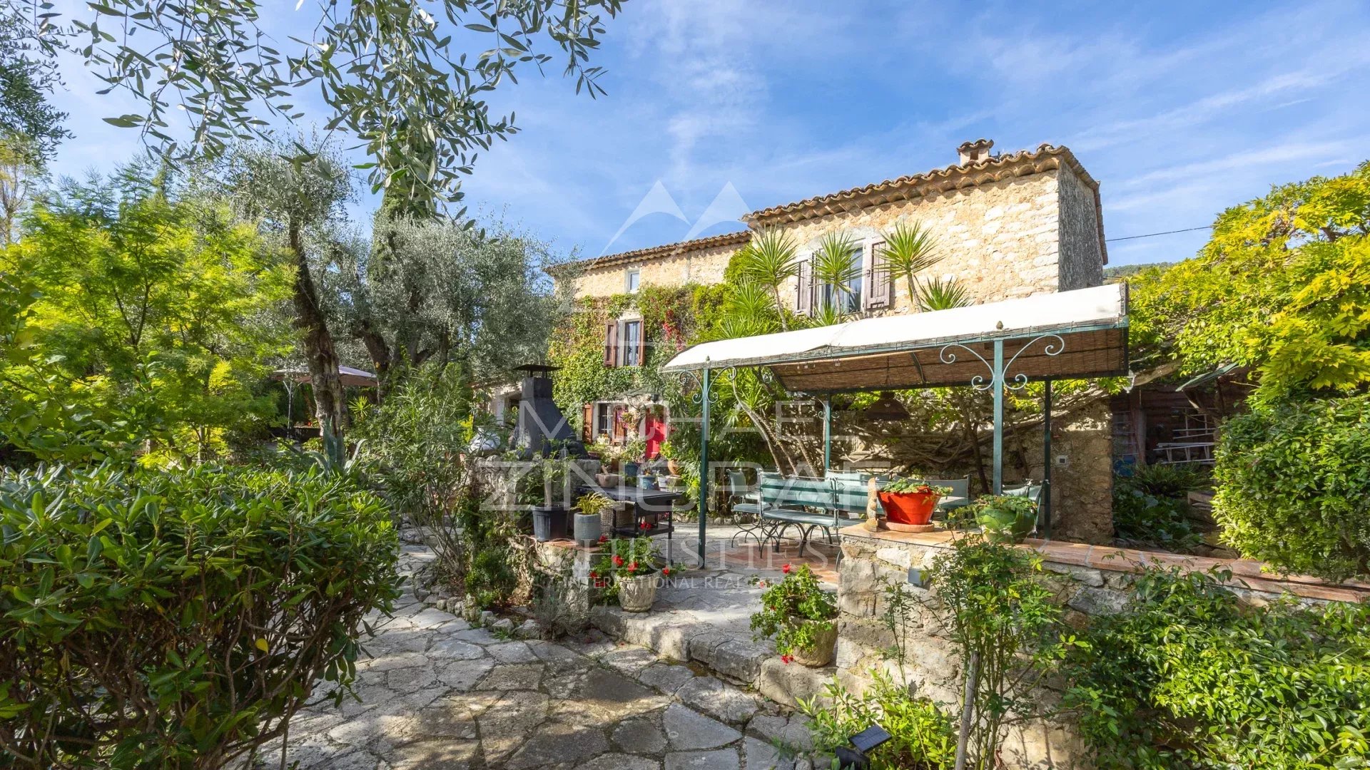 Renovated 18th-Century Provençal Mas