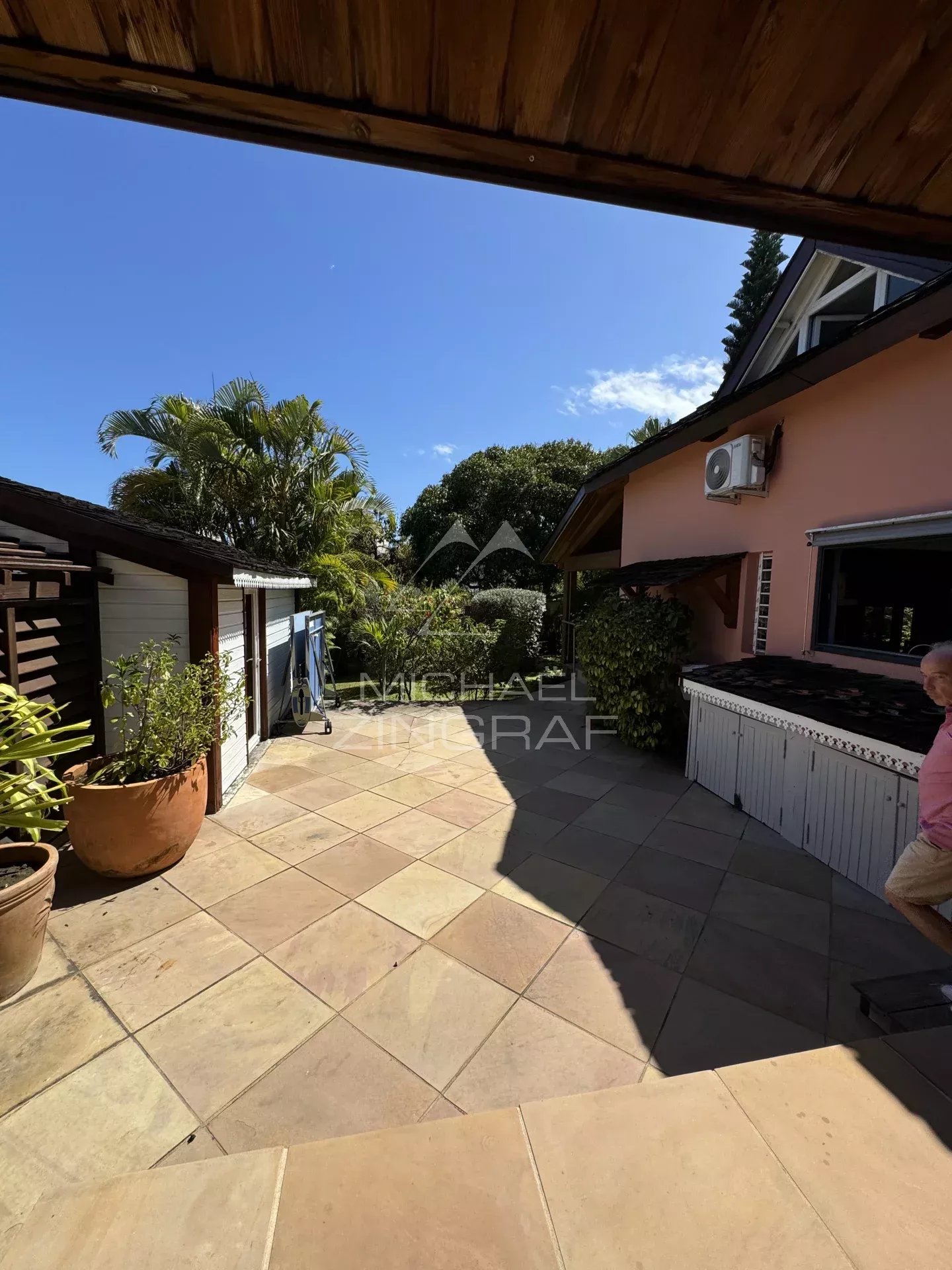 Exceptional Villa in a Secure Estate in Saint-Gilles-les-Bains