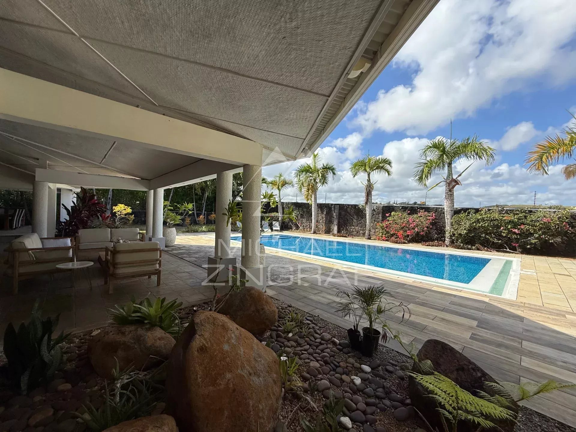 Großzügige 5-Schlafzimmer-Villa in einer begehrten, gesicherten Wohnanlage