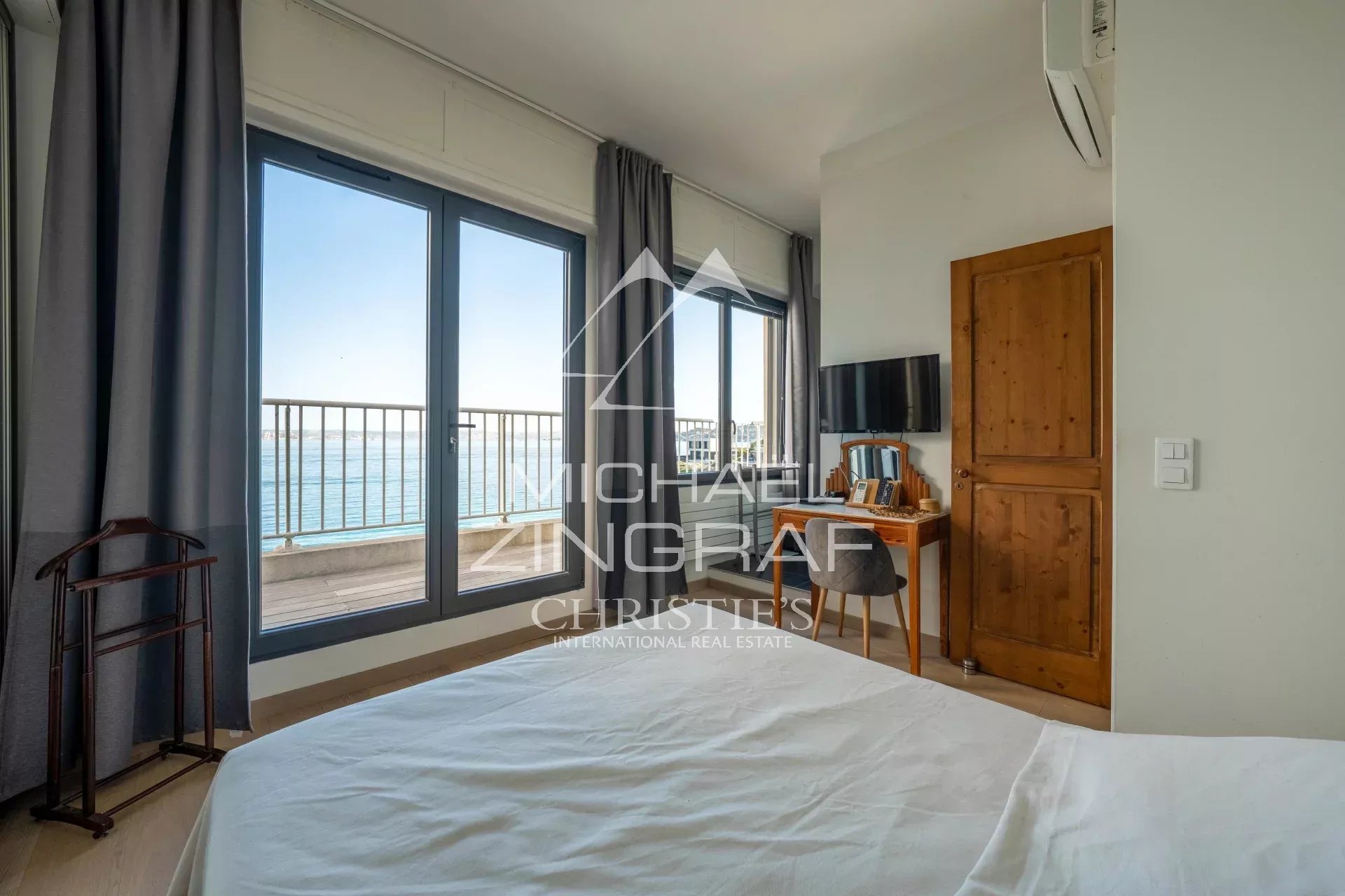 Waterfront house with pool, Montredon, Marseille 8th arrondissement