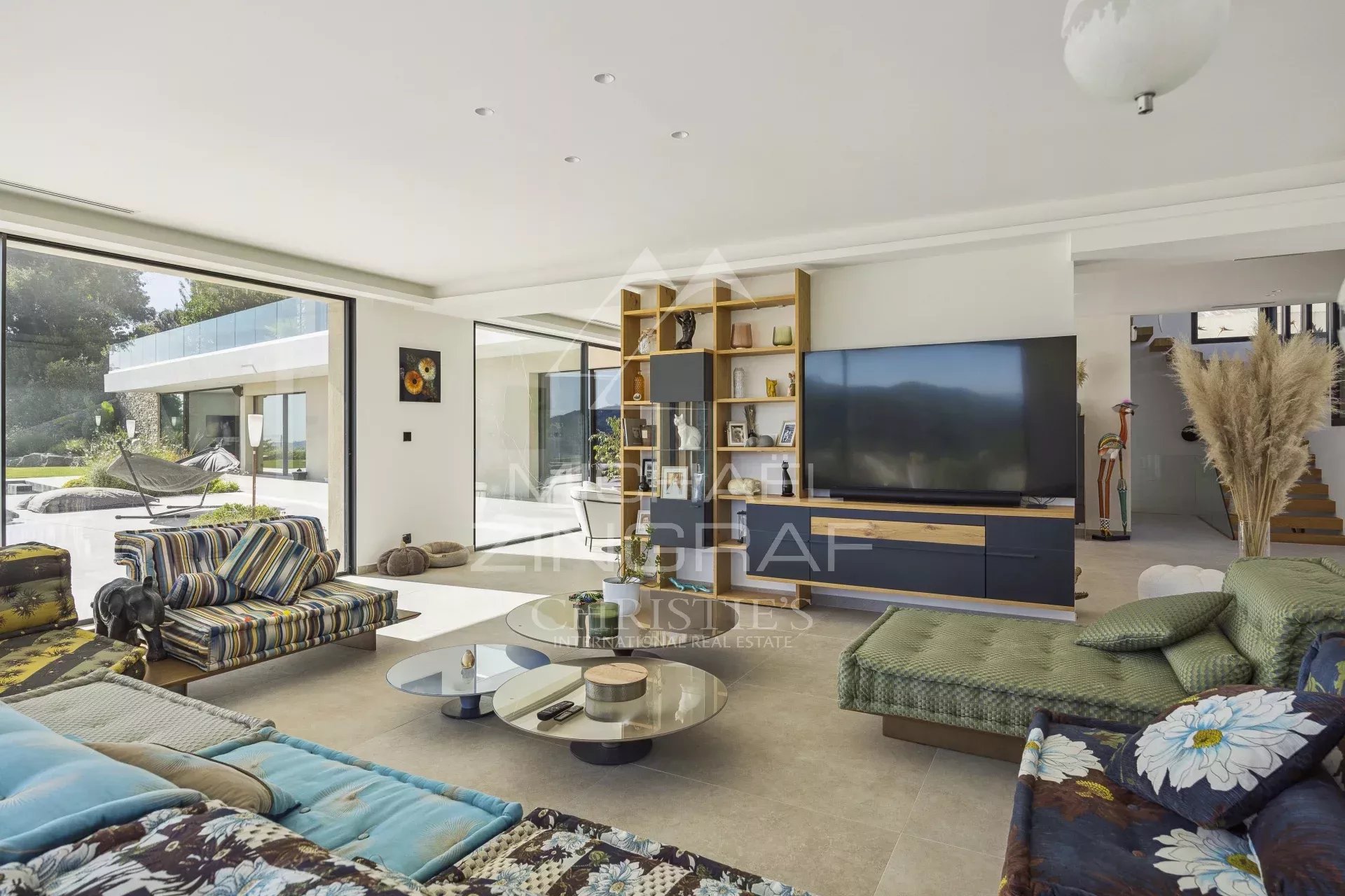 Contemporary villa - Near Cannes -  Private Domain