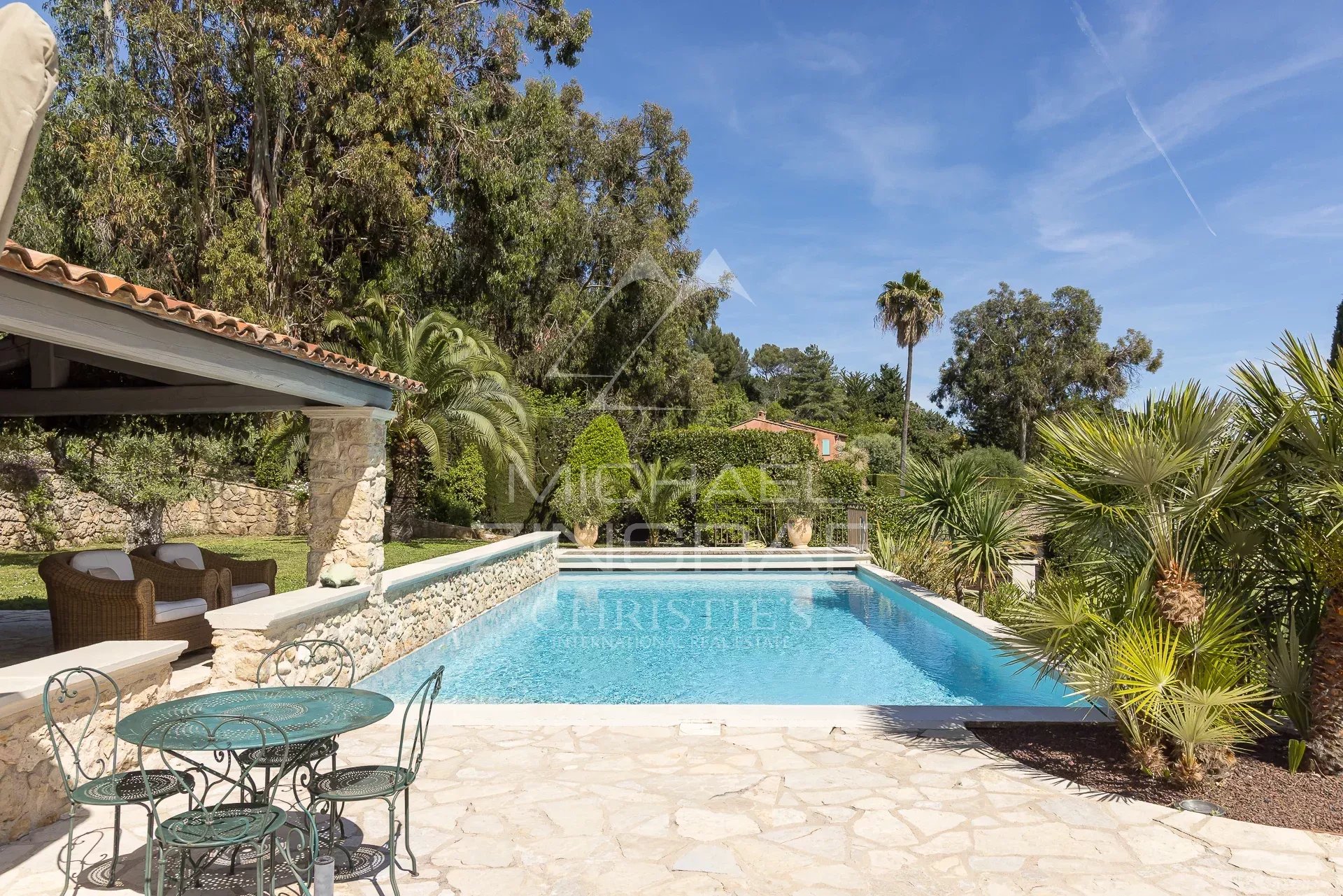 Charmante villa au calme à pied du village de Vence