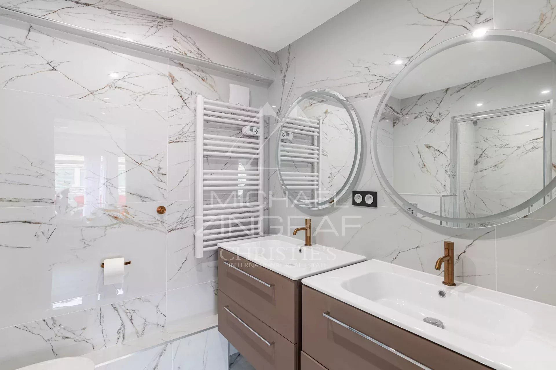 Wunderschön renovierte Wohnung – Stadtzentrum von Antibes, Stadtteil Vauban – Freier Blick auf den Hafen