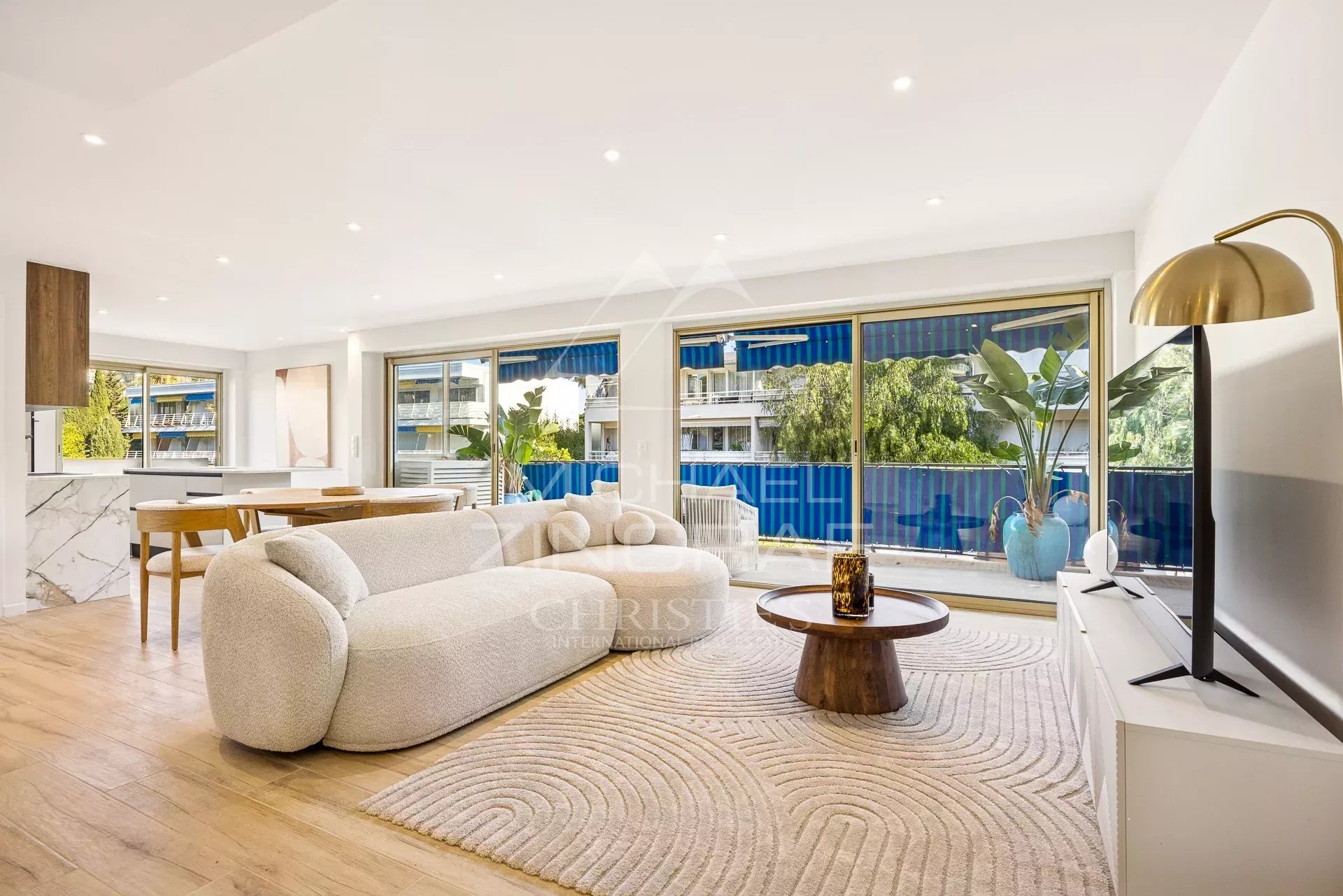 Cannes Palm Beach – Renovierte 4-Zimmer-Wohnung mit Terrassen